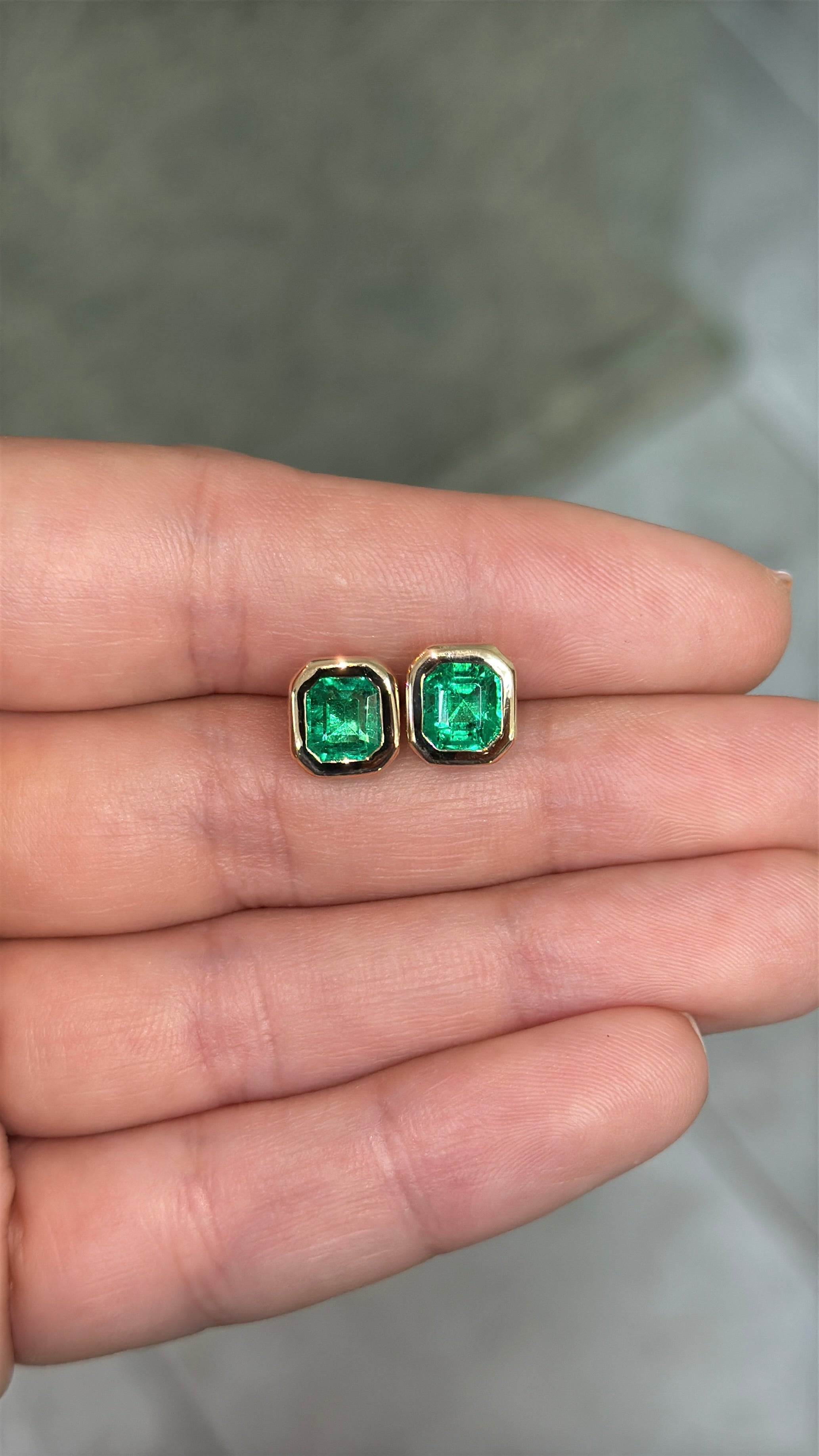 2.40tcw AAA+ Chunky Bezel Asscher Cut Colombian Emerald 18K