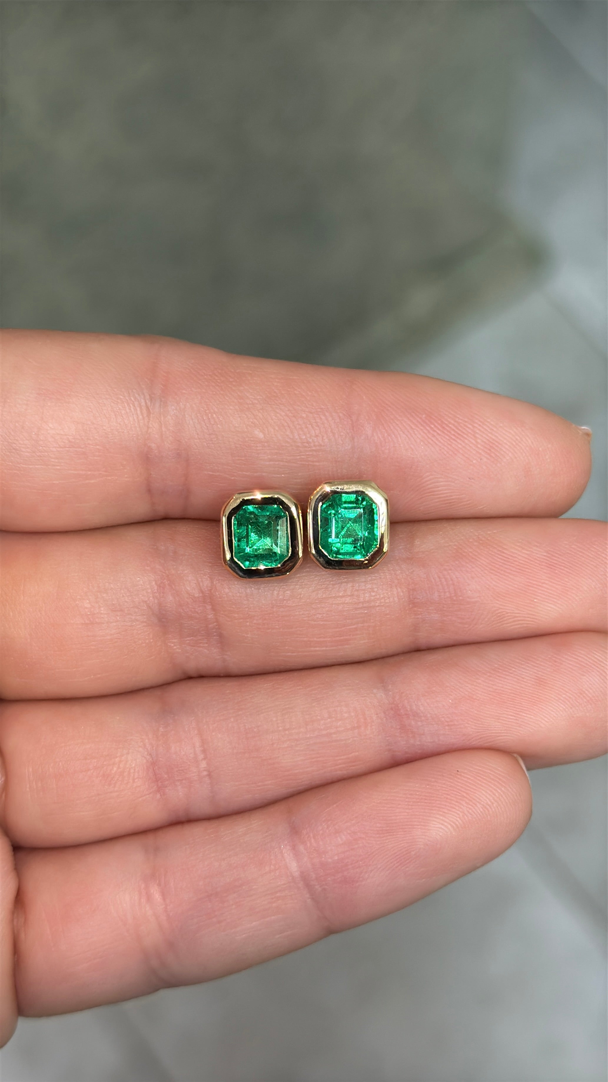 2.40tcw AAA+ Chunky Bezel Asscher Cut Colombian Emerald 18K
