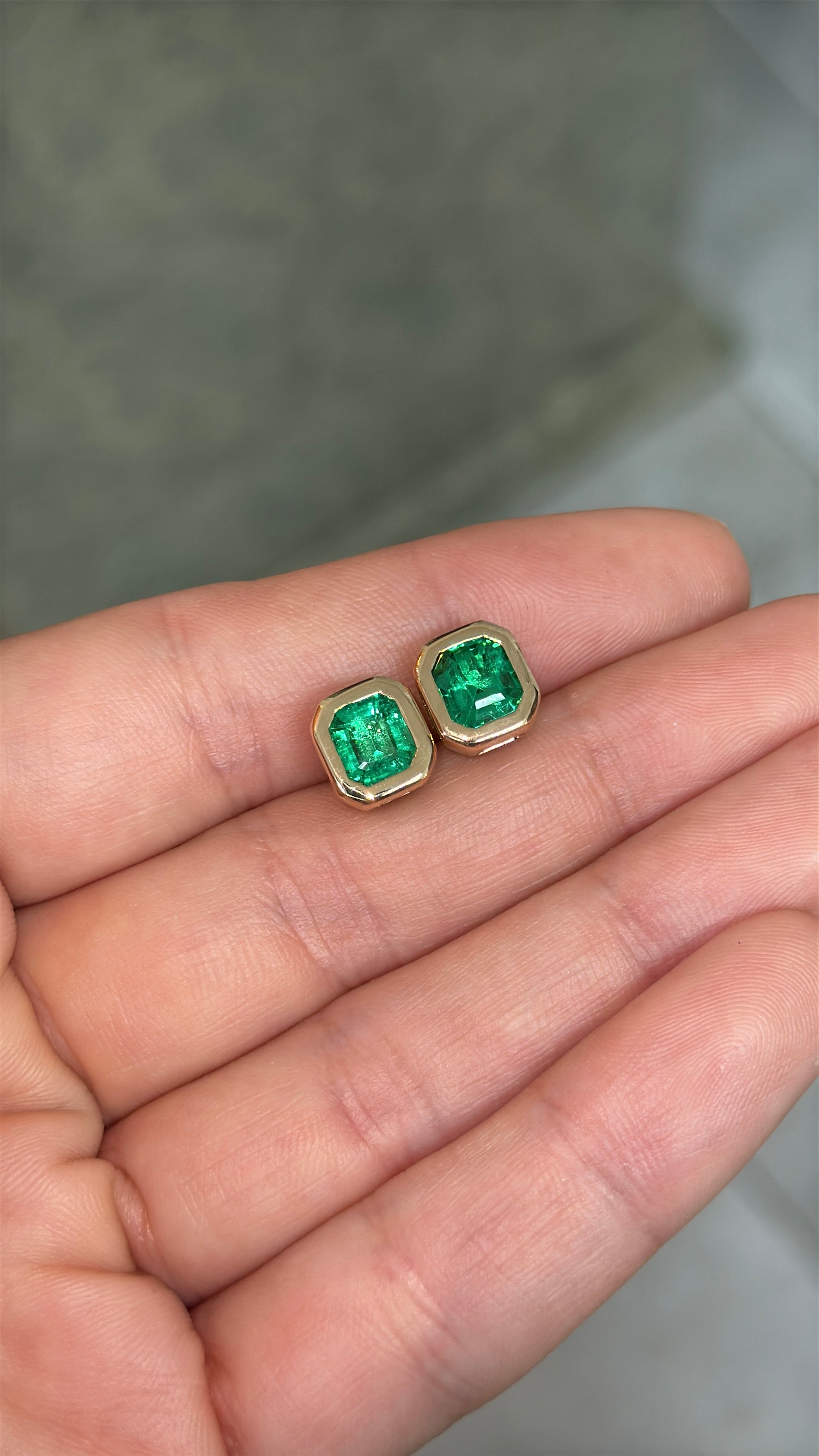 2.40tcw AAA+ Chunky Bezel Asscher Cut Colombian Emerald 18K