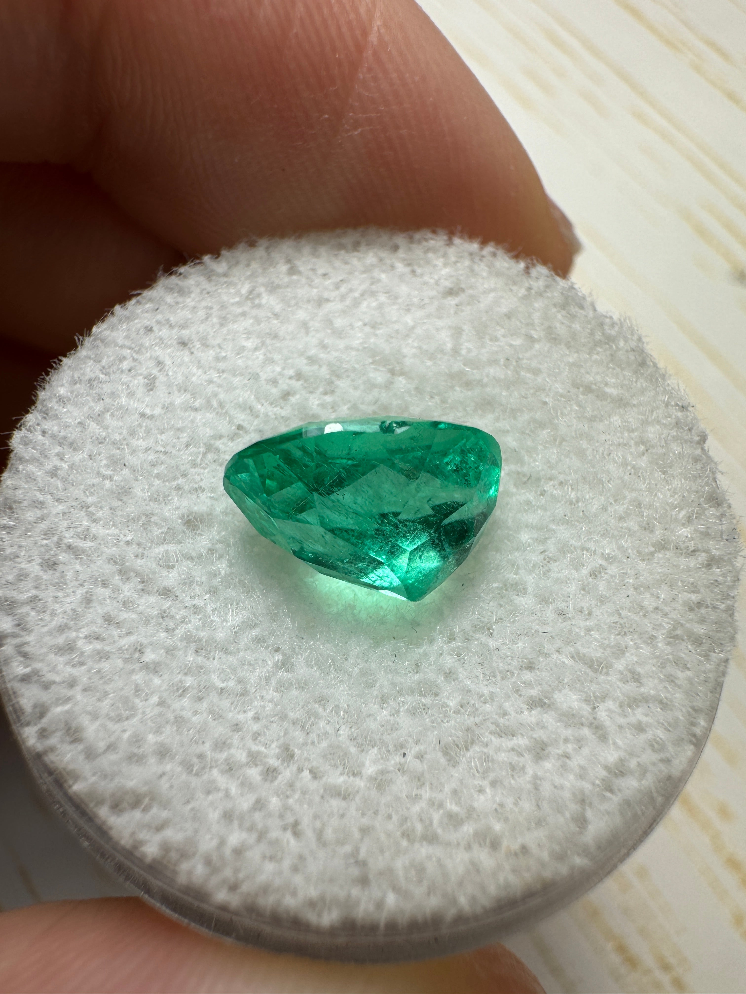 2.67 Carat 10x7 Vibrant Green Loose Colombian Emerald-Oval Cut - JR Colombian Emeralds