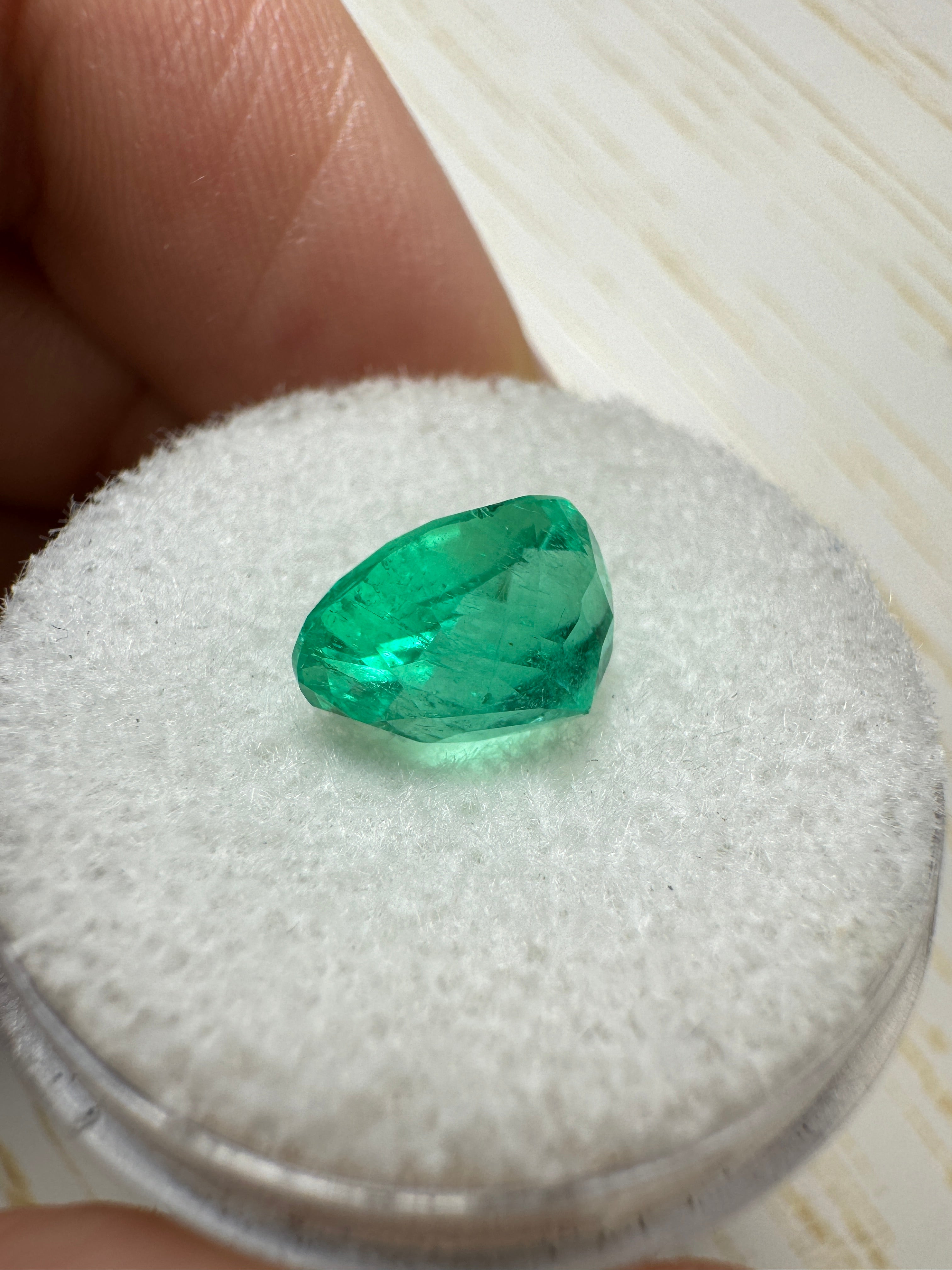 2.67 Carat 10x7 Vibrant Green Loose Colombian Emerald-Oval Cut - JR Colombian Emeralds