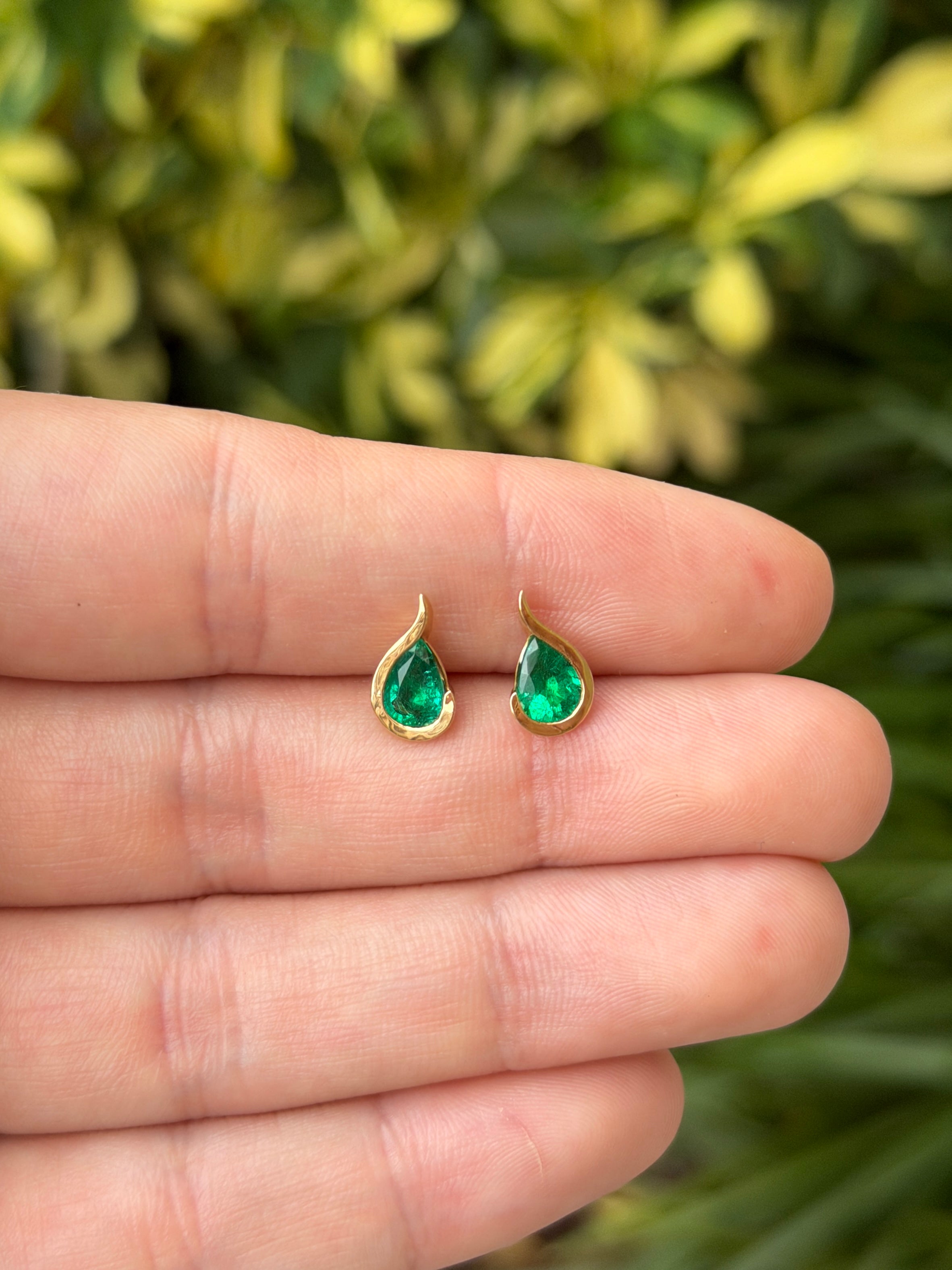 1.10tcw Genie In a Bottle AAA+ Emerald Teardrop Studs 18K