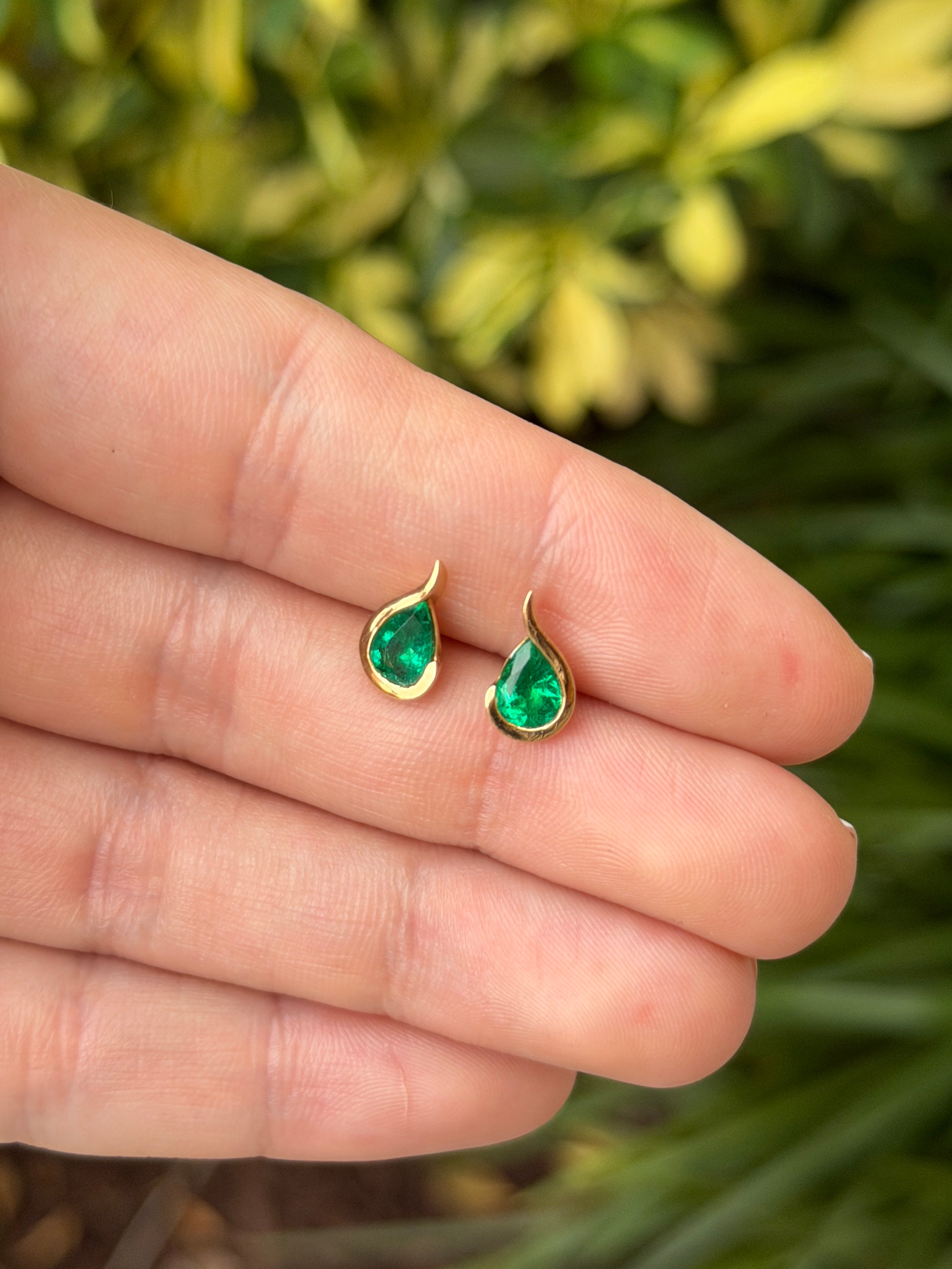 1.10tcw Genie In a Bottle AAA+ Emerald Teardrop Studs 18K