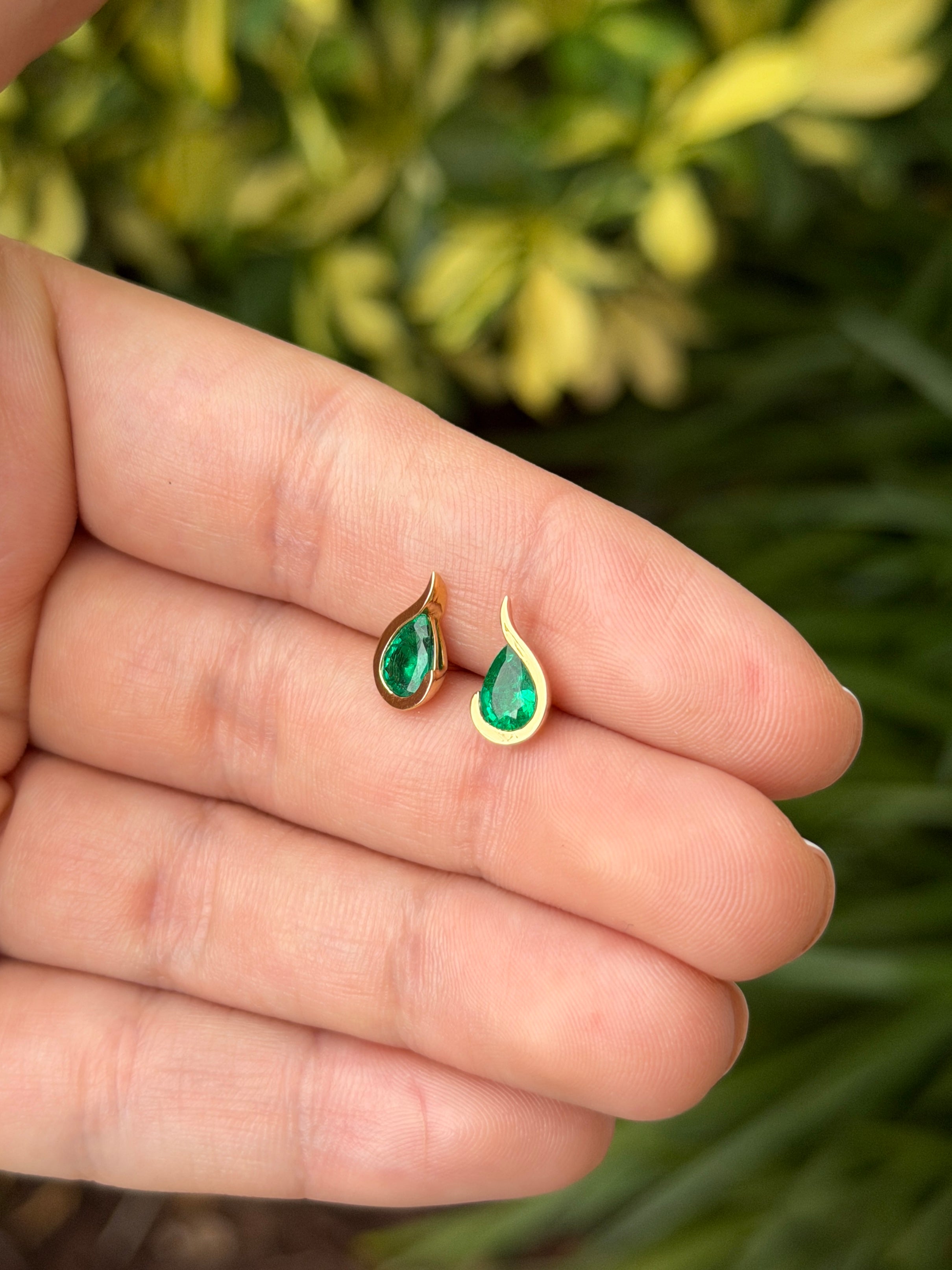 1.10tcw Genie In a Bottle AAA+ Emerald Teardrop Studs 18K