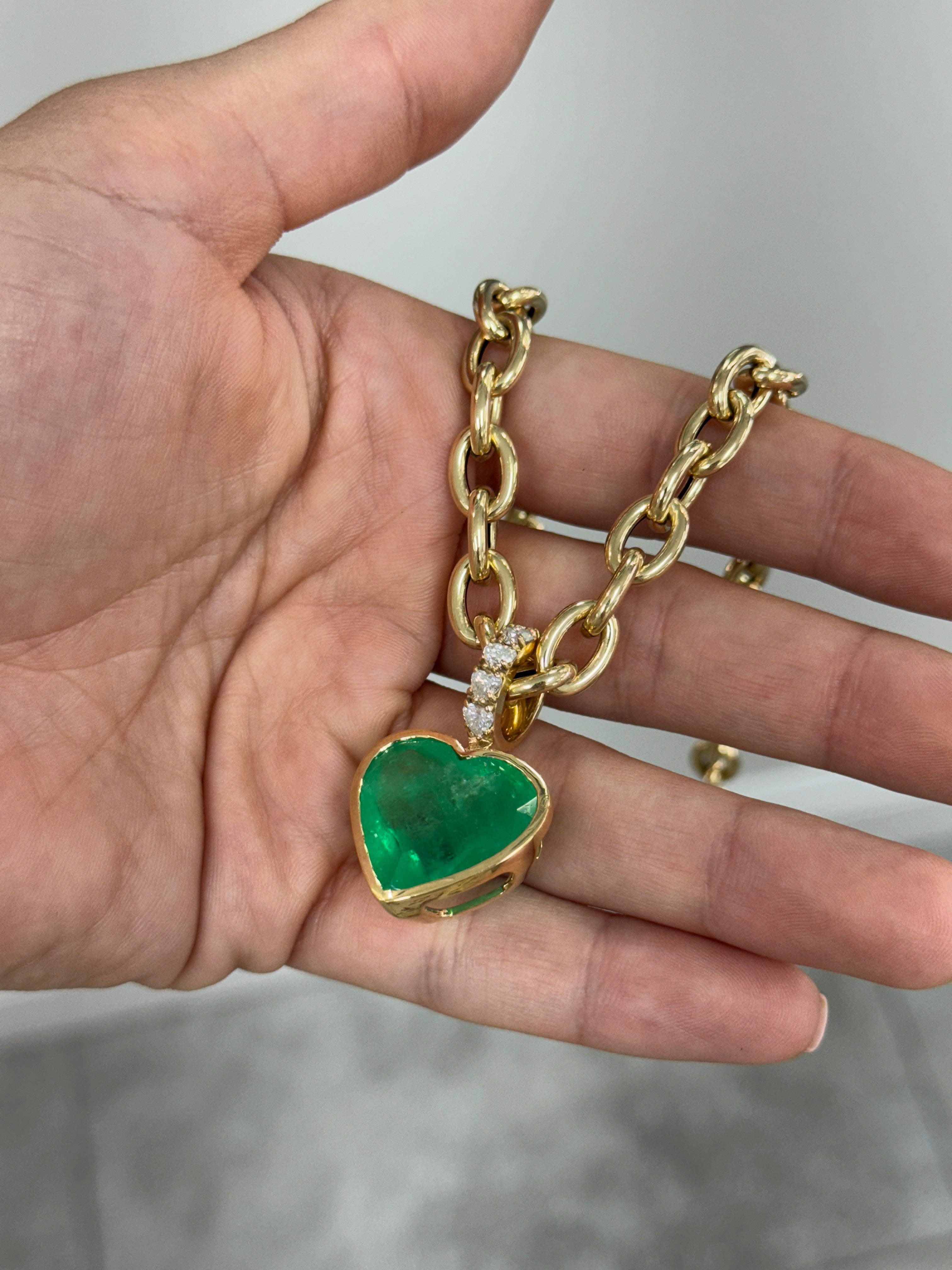 23.94tcw Rare Colombian Emearld Heart of the Ocean & Diamond Necklace 18K