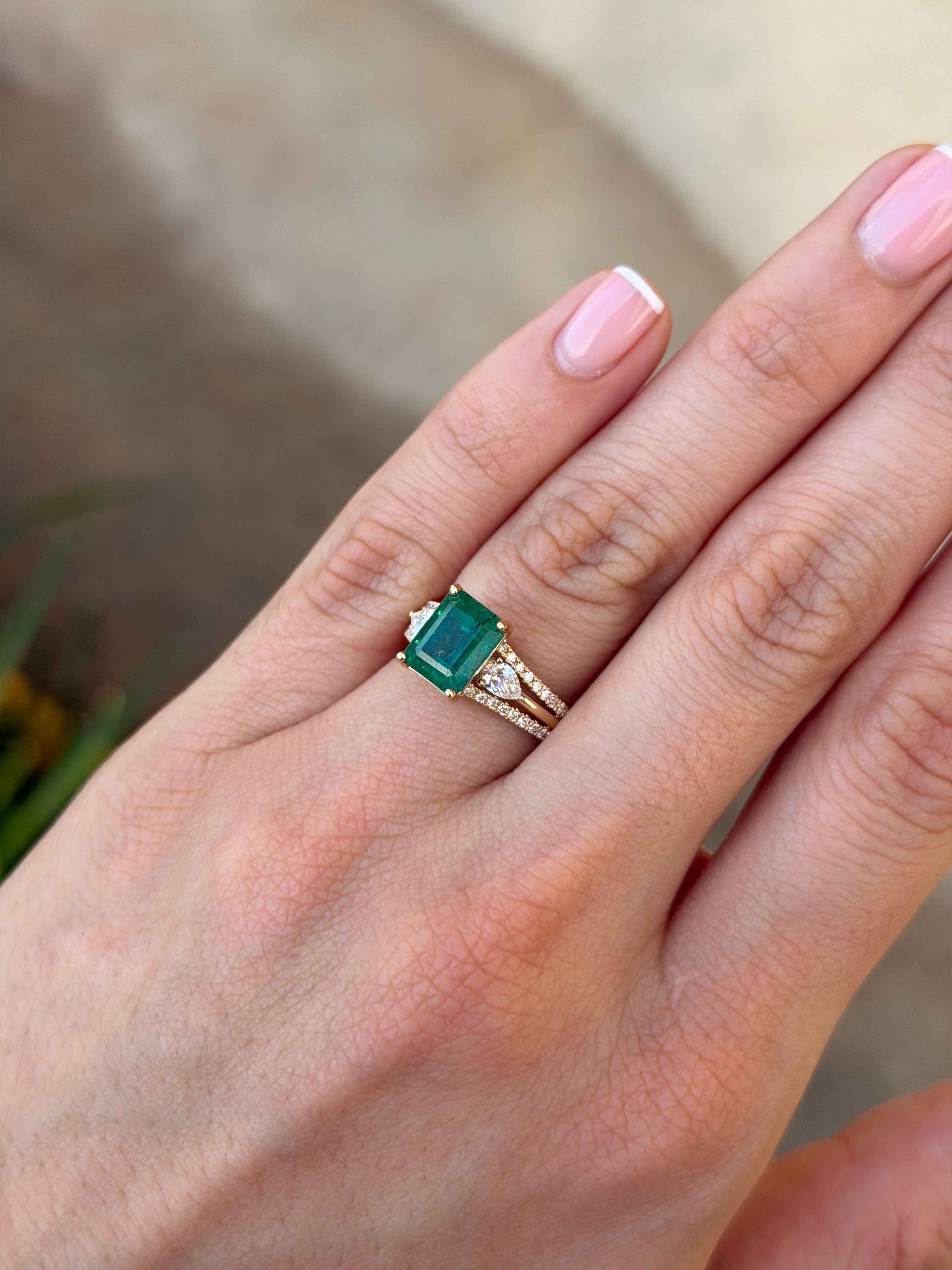 3.60tcw 14K Natural Emerald & Split Shank LAB Diamond Ring