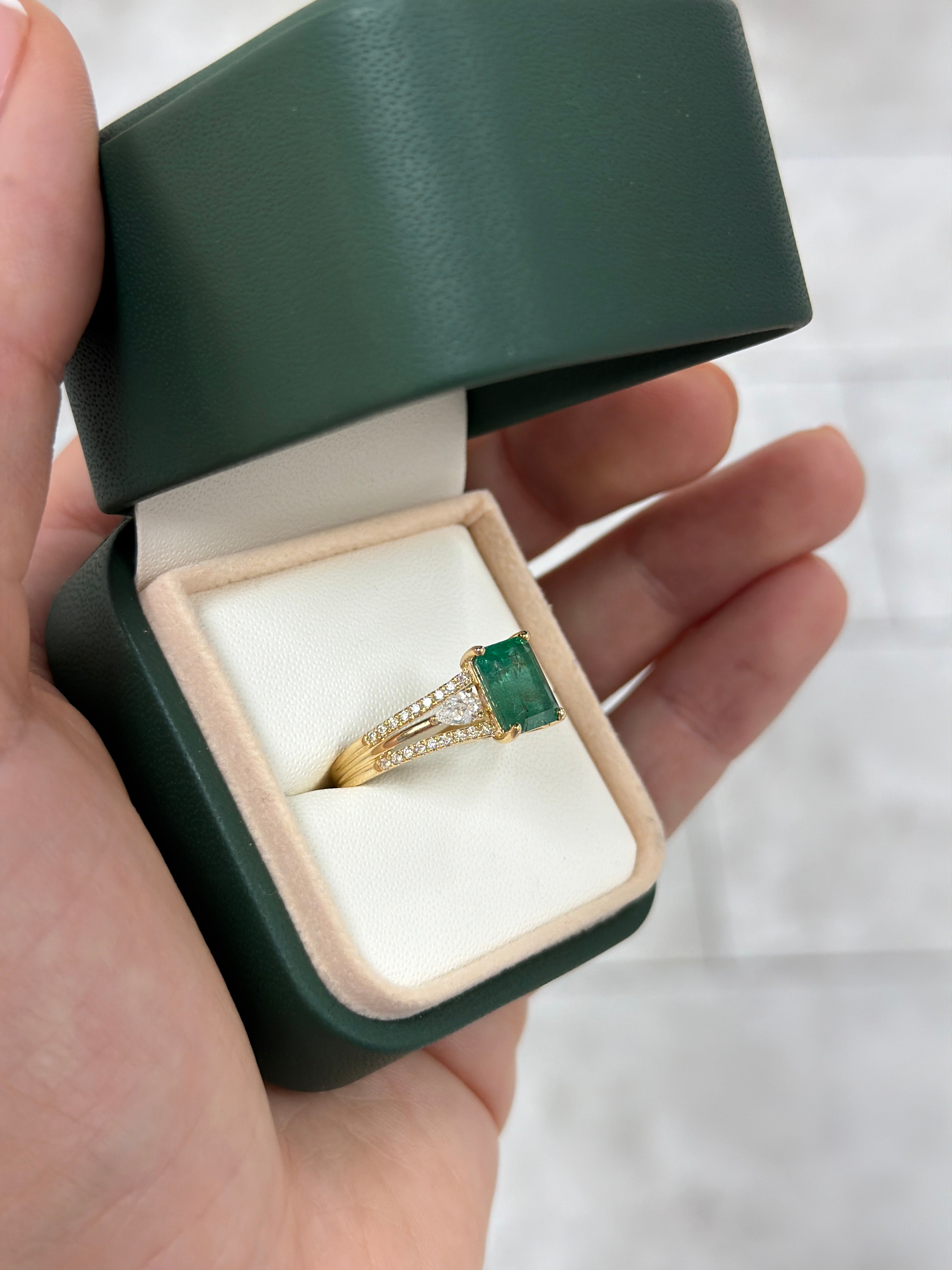 3.60tcw 14K Natural Emerald & Split Shank LAB Diamond Ring