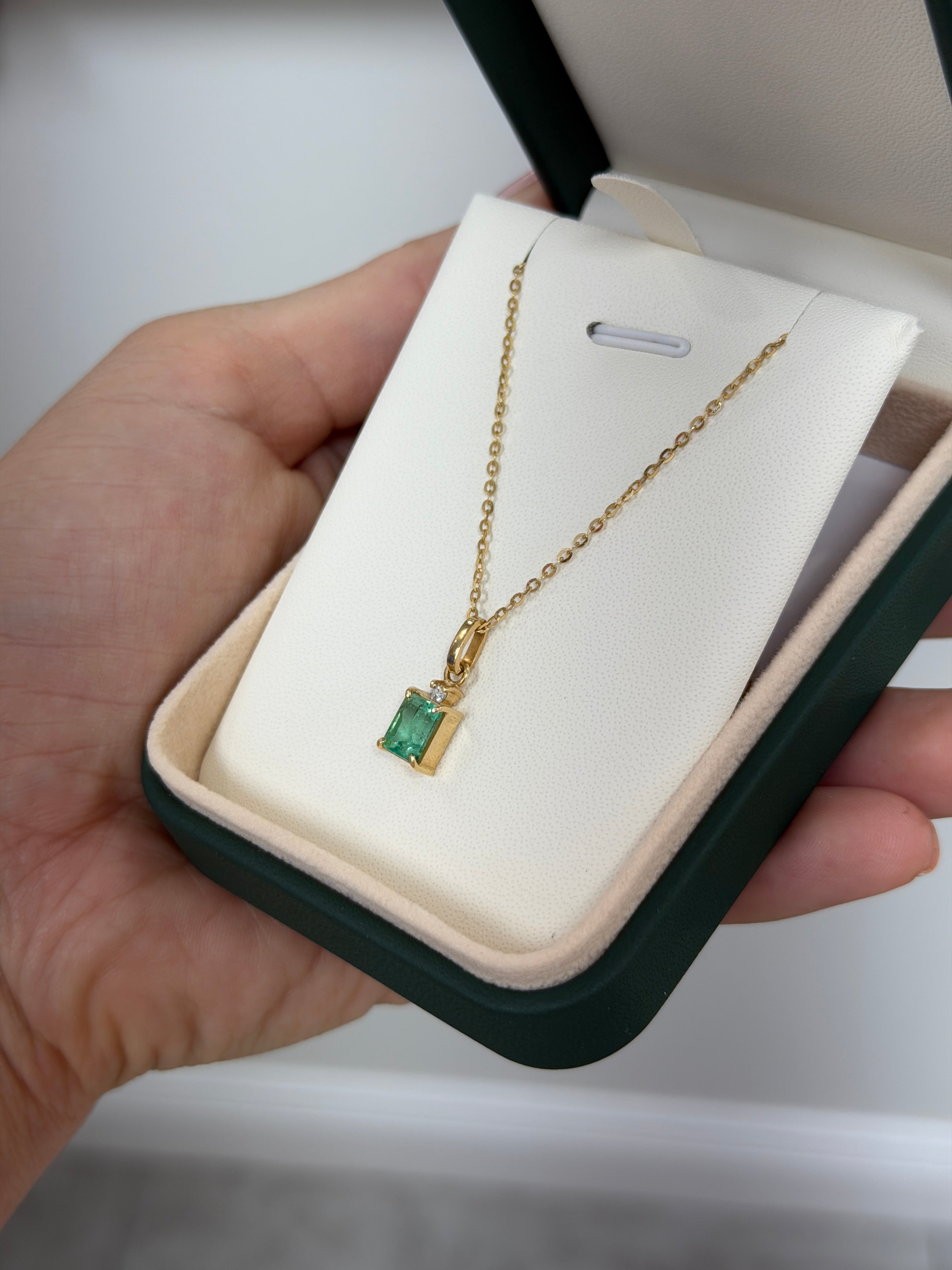 1.08tcw 18K Colombian Emerald & Diamond Necklace