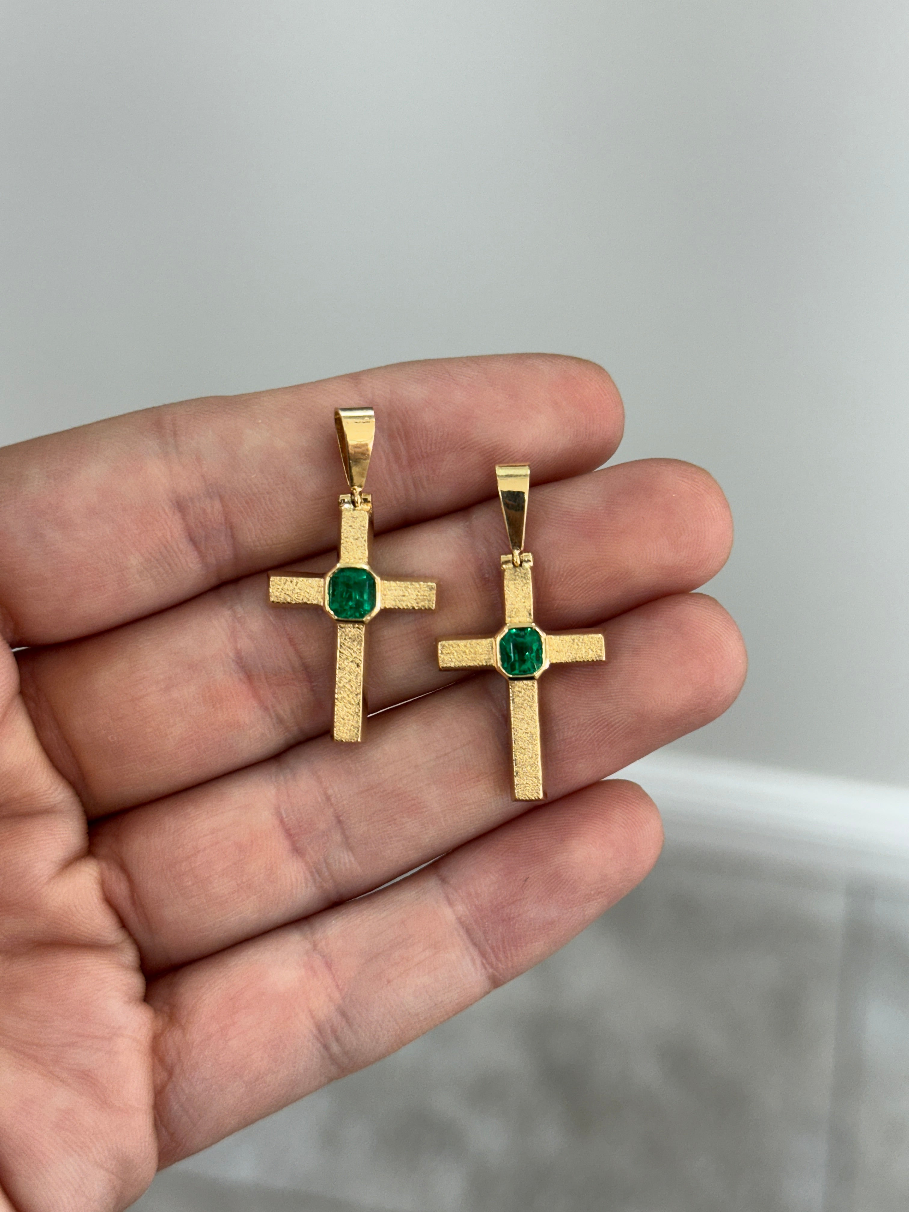 0.60ct AAA+ Bezel Set Muzo Colombian Emerald 18K Cross
