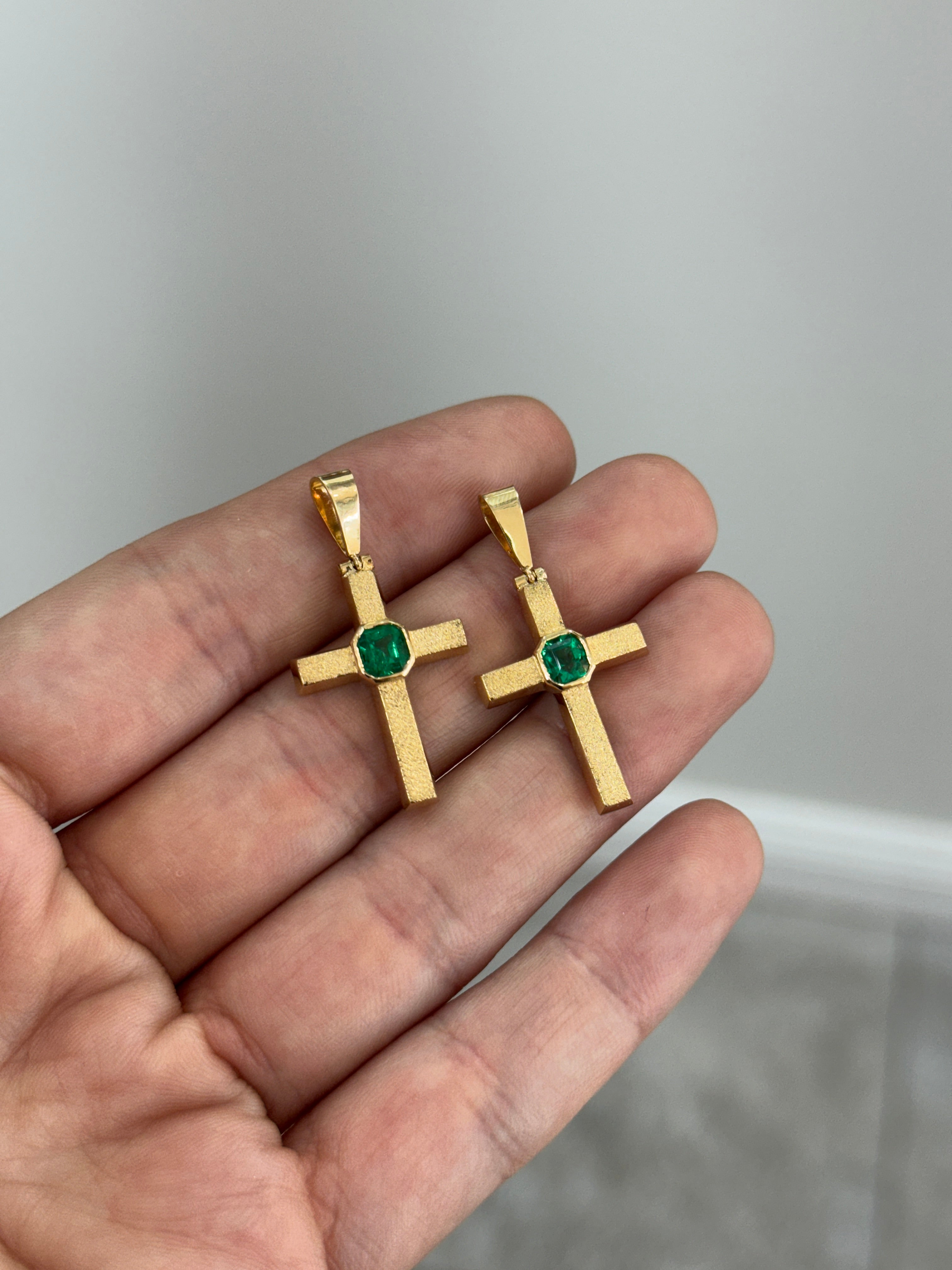 0.60ct AAA+ Bezel Set Muzo Colombian Emerald 18K Cross