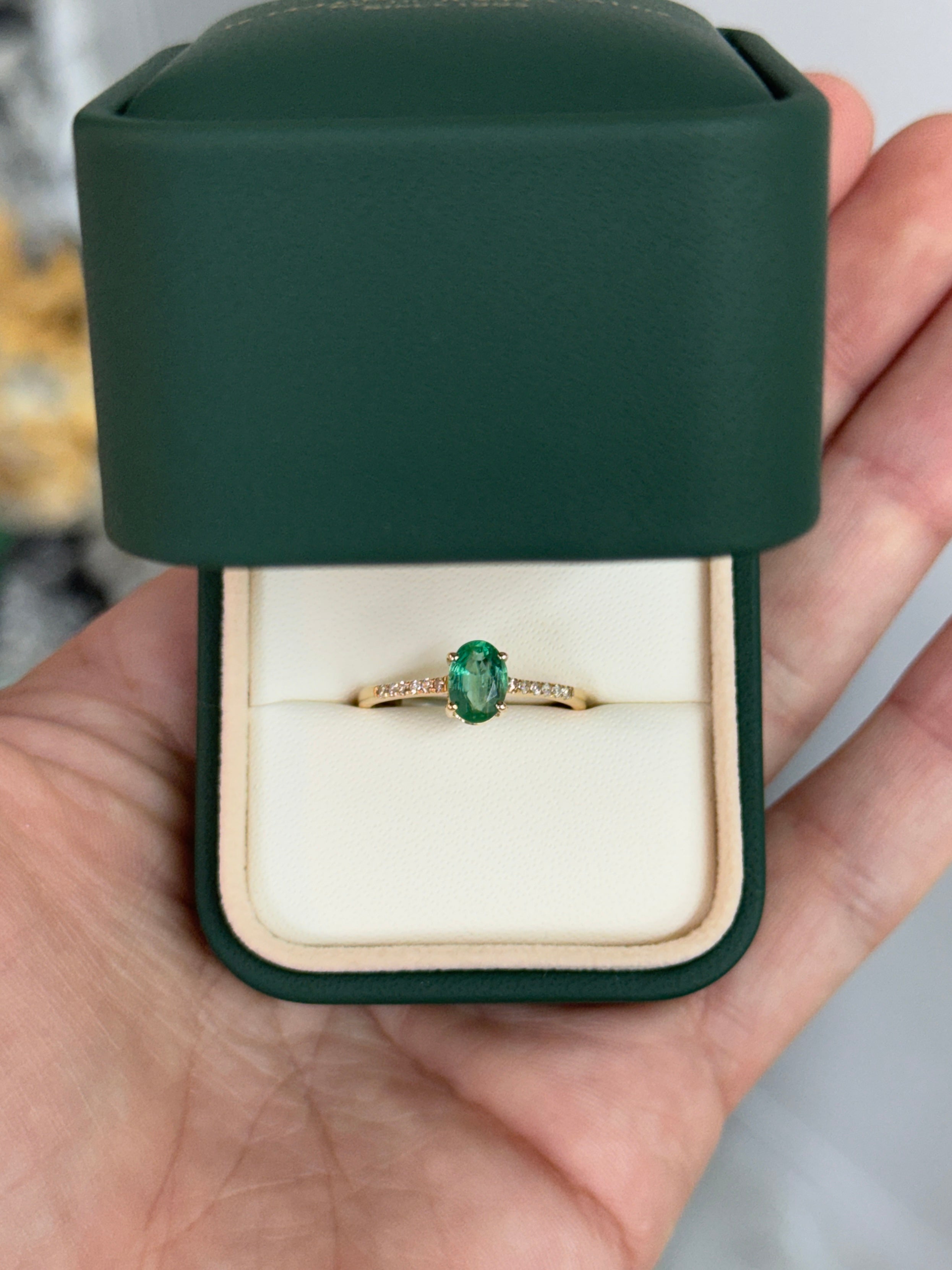 0.91tcw 14K Natural Oval Emerald & Diamond Solitarie with Accents Ring