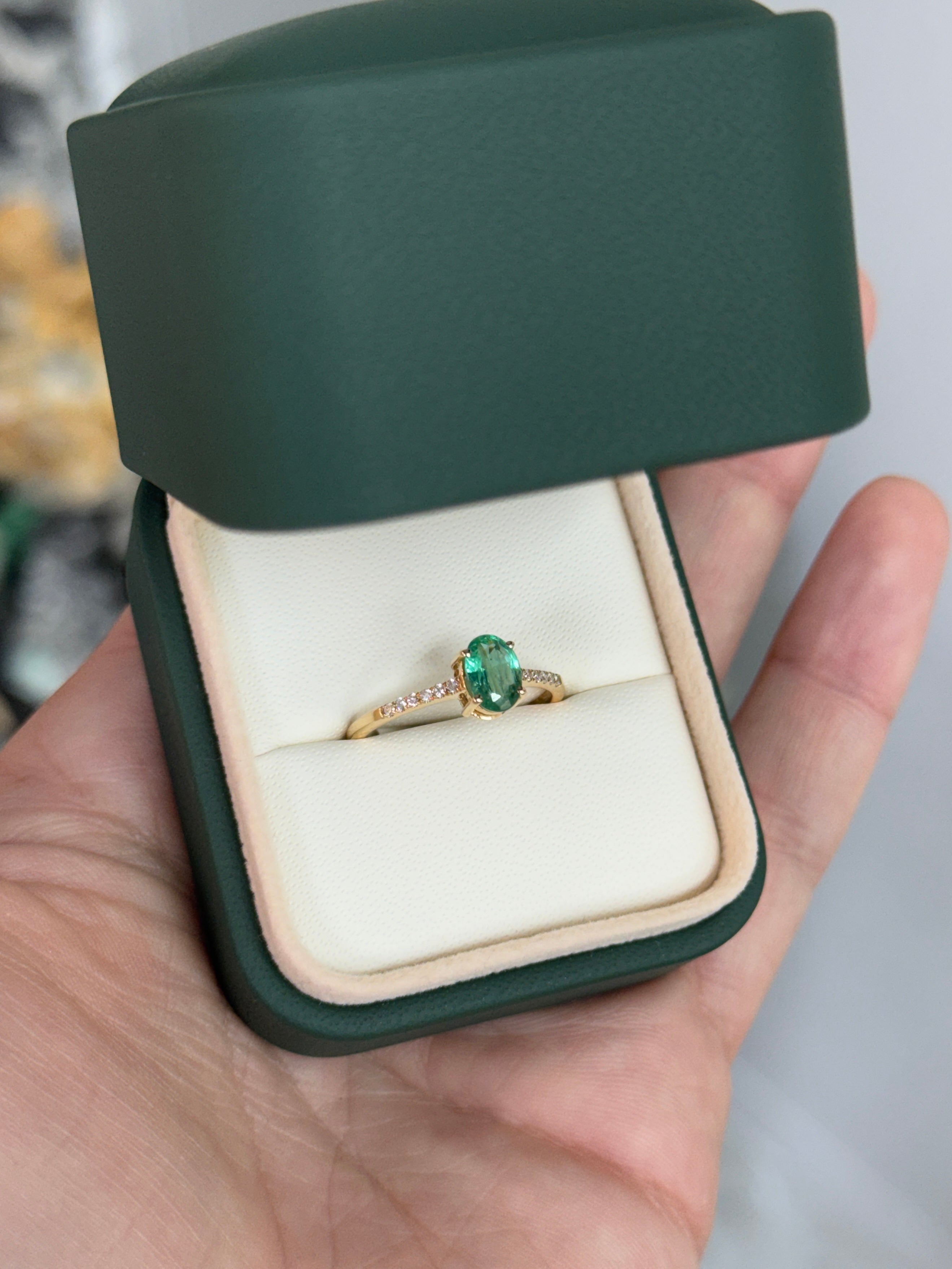 0.91tcw 14K Natural Oval Emerald & Diamond Solitarie with Accents Ring