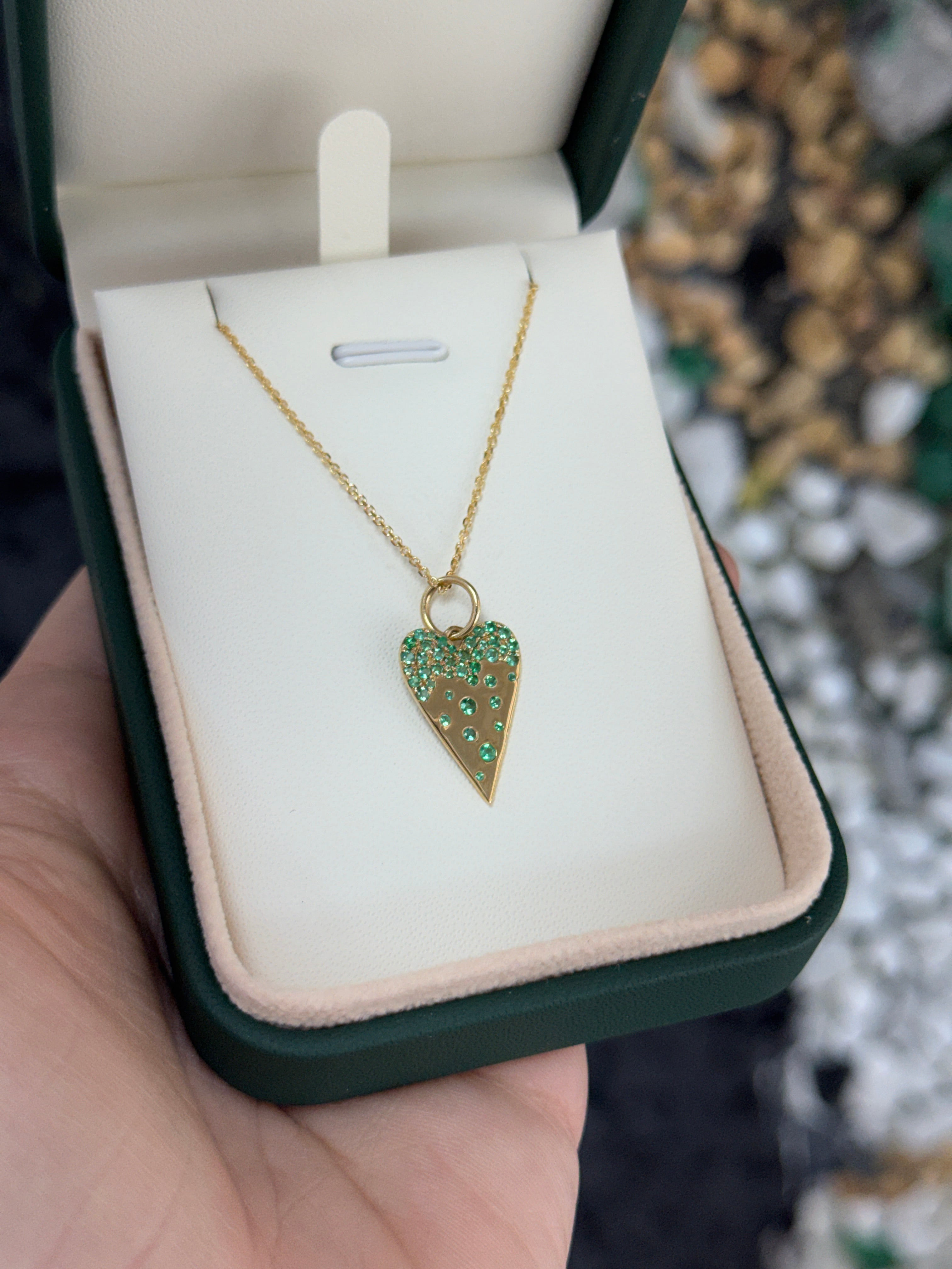 0.86tcw 14K Natural Emerald Heart Cluster Pendant Charm Necklace