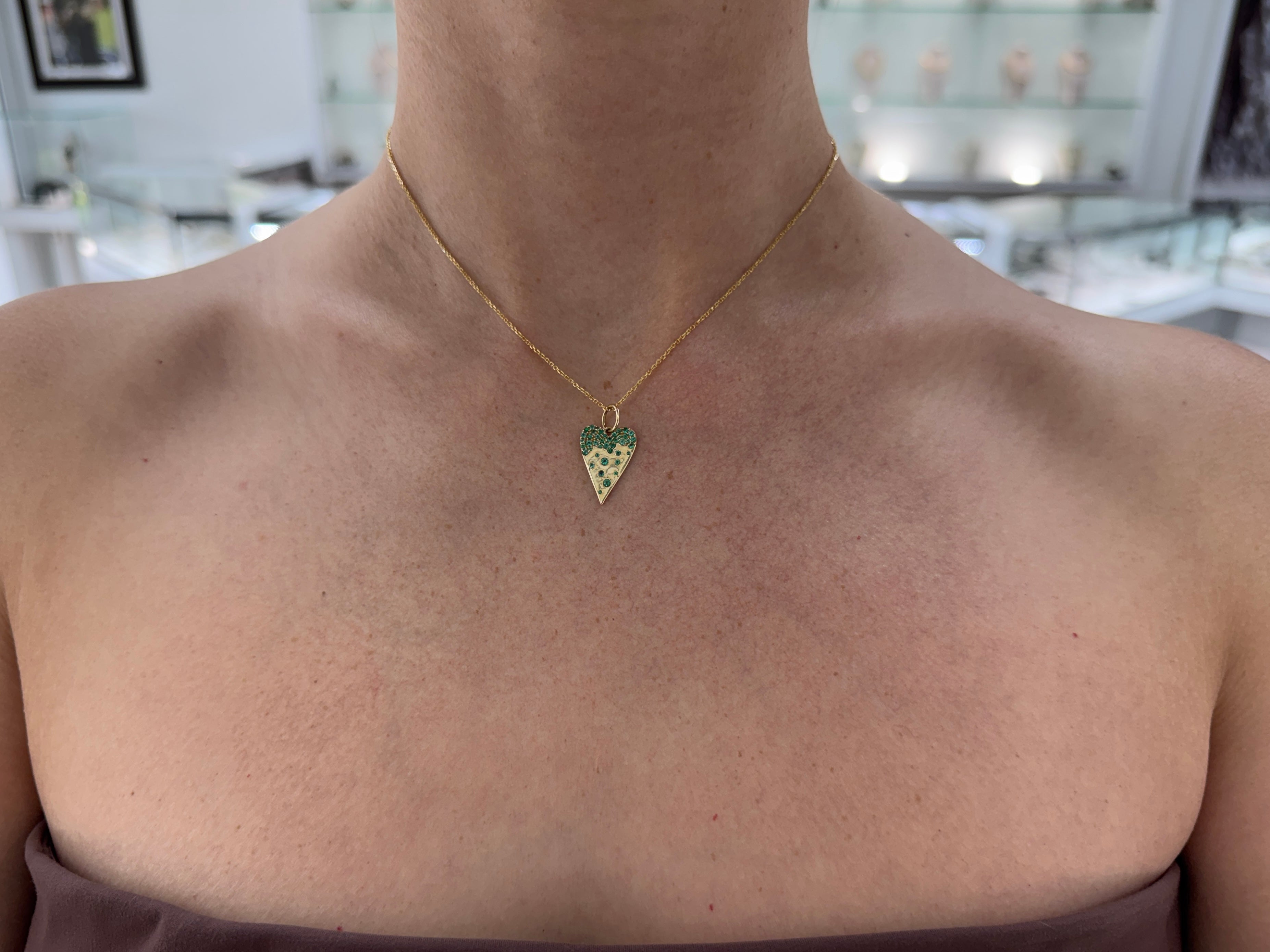 0.86tcw 14K Natural Emerald Heart Cluster Pendant Charm Necklace