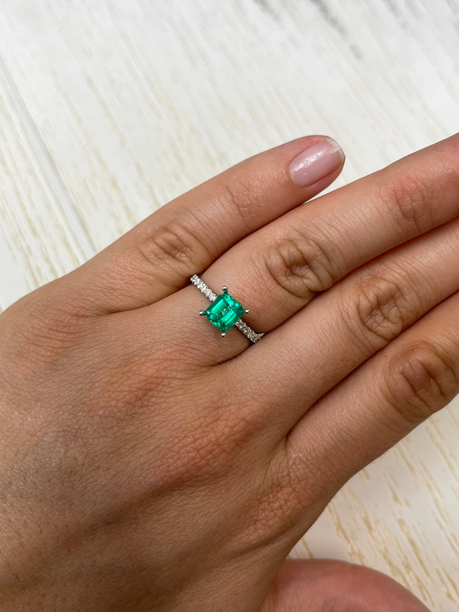 Exquisite 1.21 Carat Asscher Cut Colombian Emerald in Vivid Green