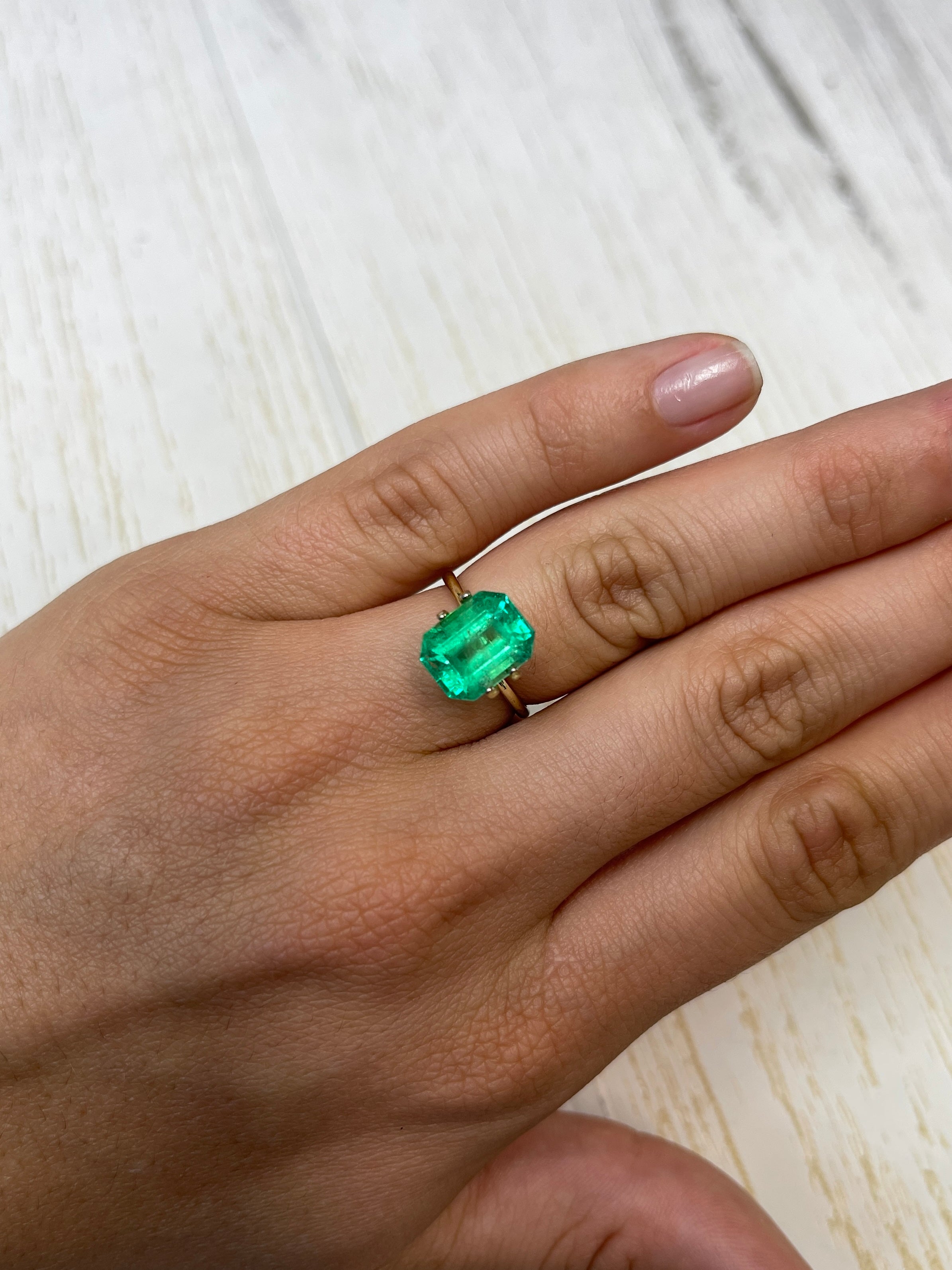 Classic 4.70 Carat Colombian Emerald - Vibrant Green Hue