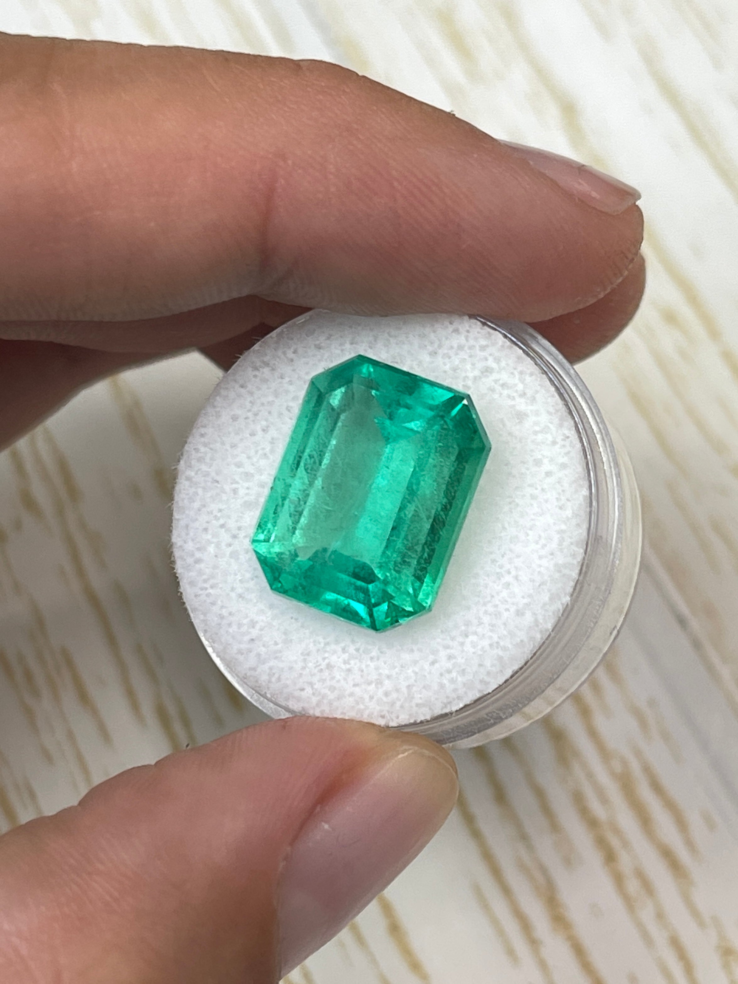 12.12 Carat Minor Oil Colombian Emerald - Classic Natural Loose Gemstone, Emerald Cut 16x12