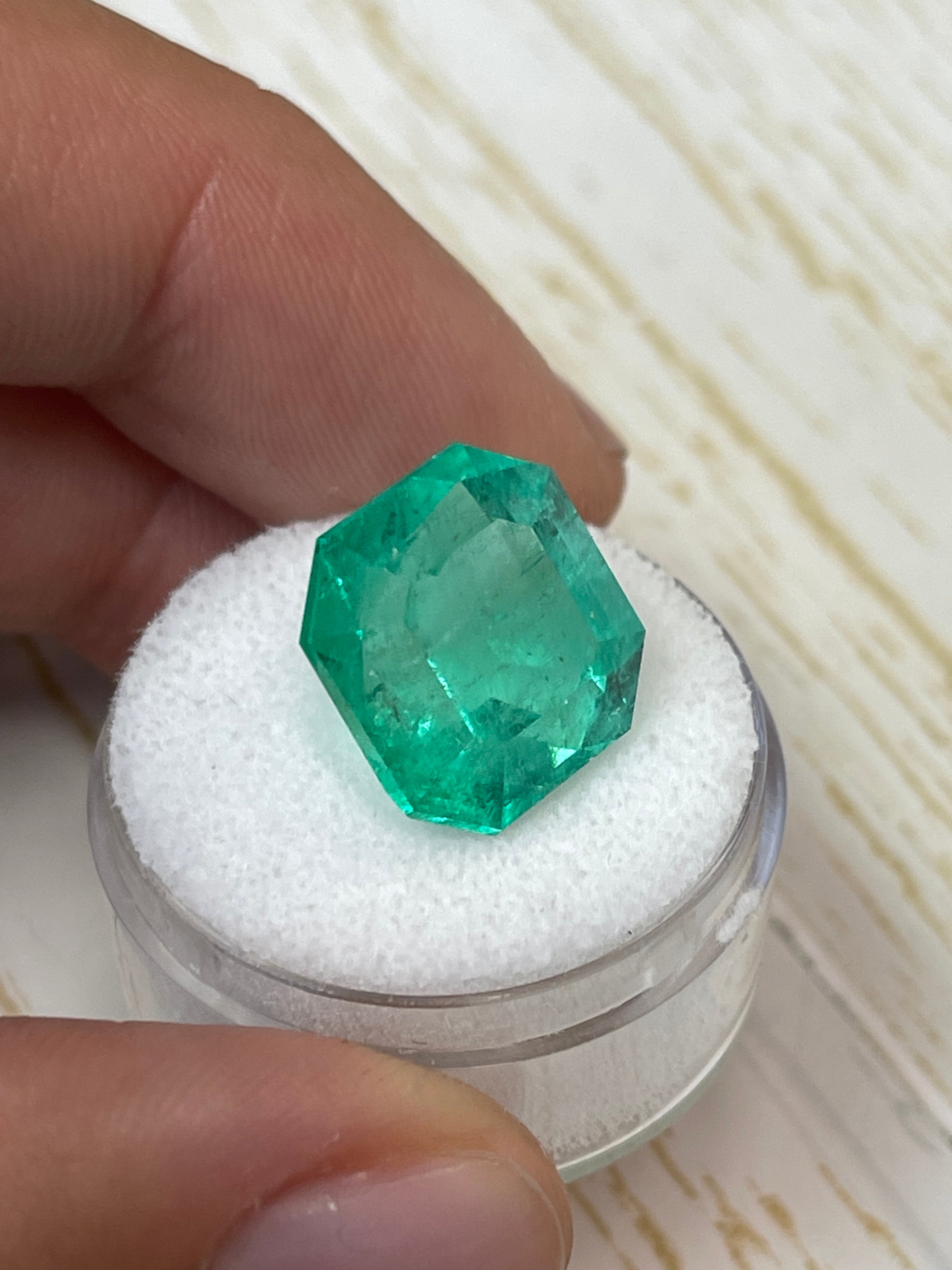 13.46 Carat Colombian Emerald - Asscher Cut, Natural Dark Green Beauty