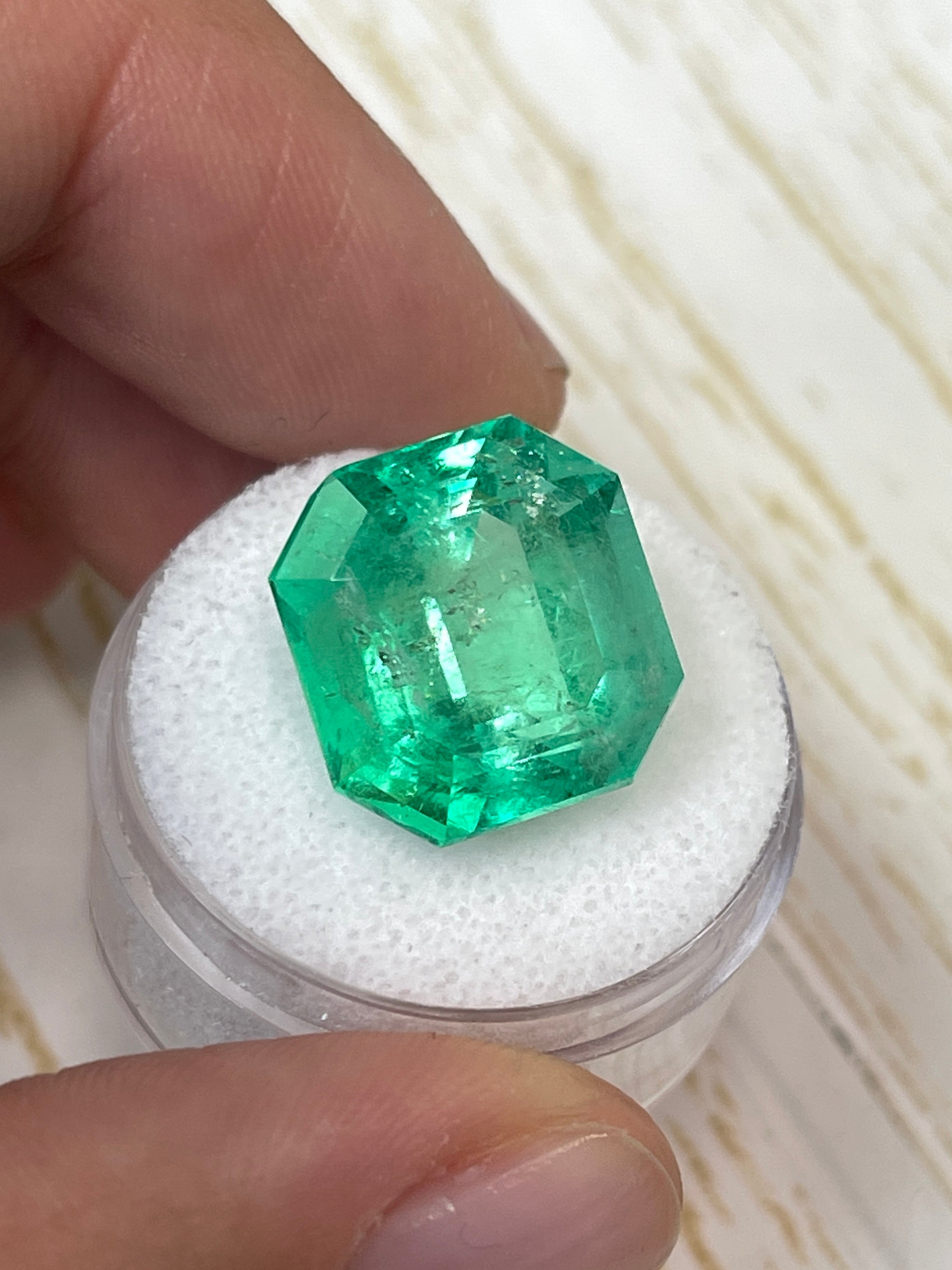 Vibrant Yellowish Green Colombian Gem - Asscher Cut, 16.09 Carats, 15.4x14.8 Dimensions