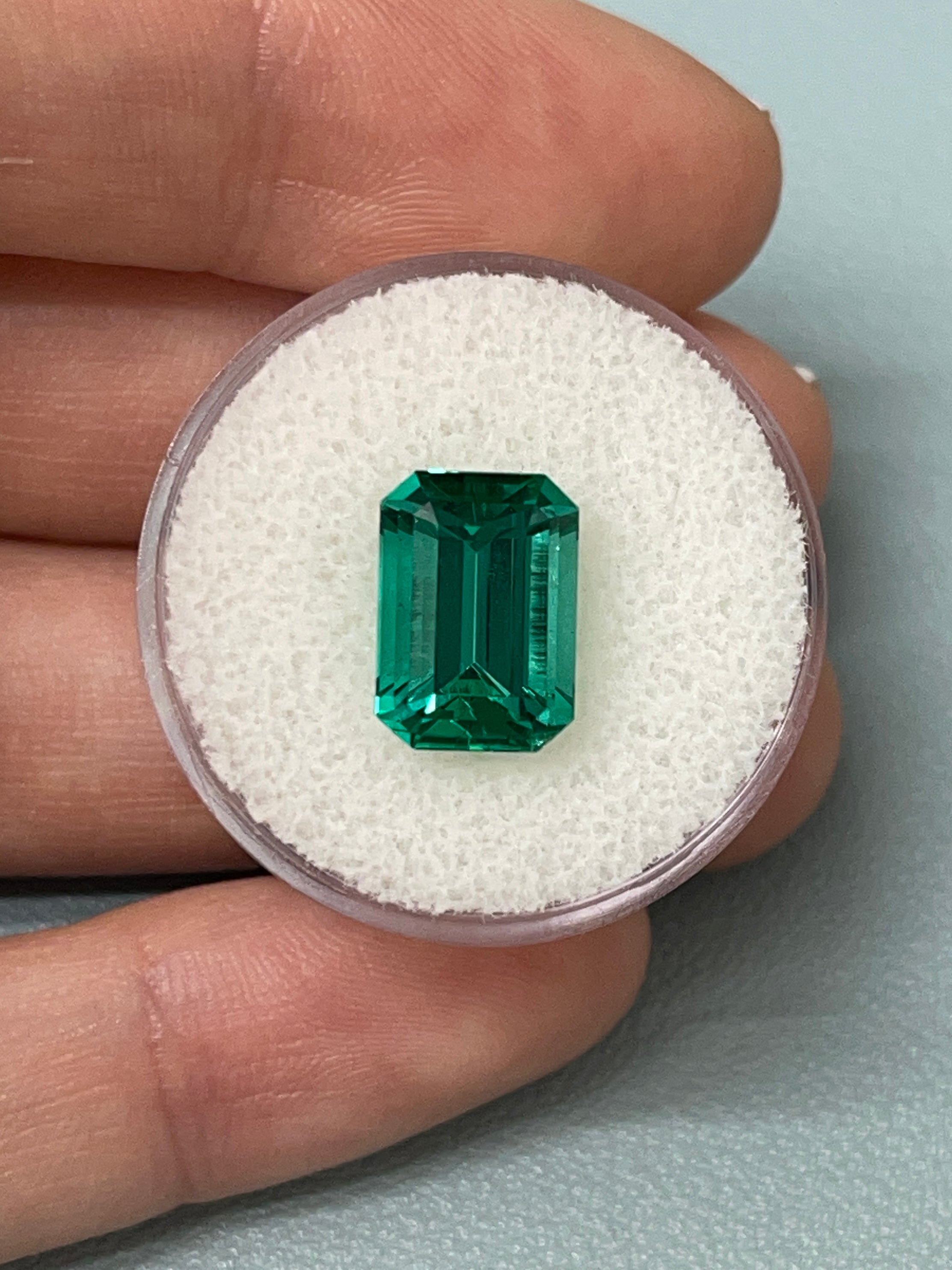 4.10 Carat AAA+ Crystal Clean Vivid Bluish Green Natural Loose Brazilian Emerald