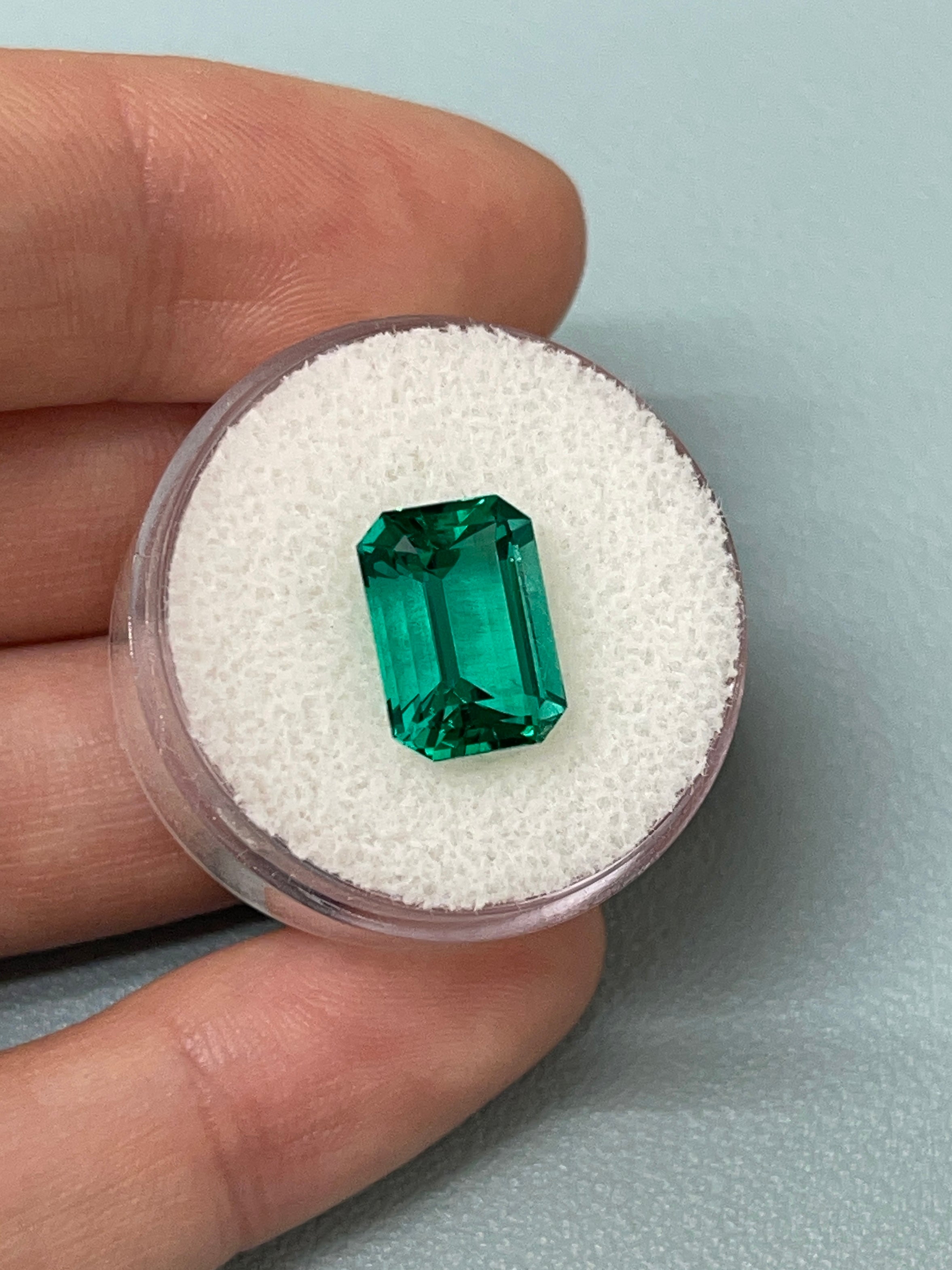 4.10 Carat AAA+ Crystal Clean Vivid Bluish Green Natural Loose Brazilian Emerald