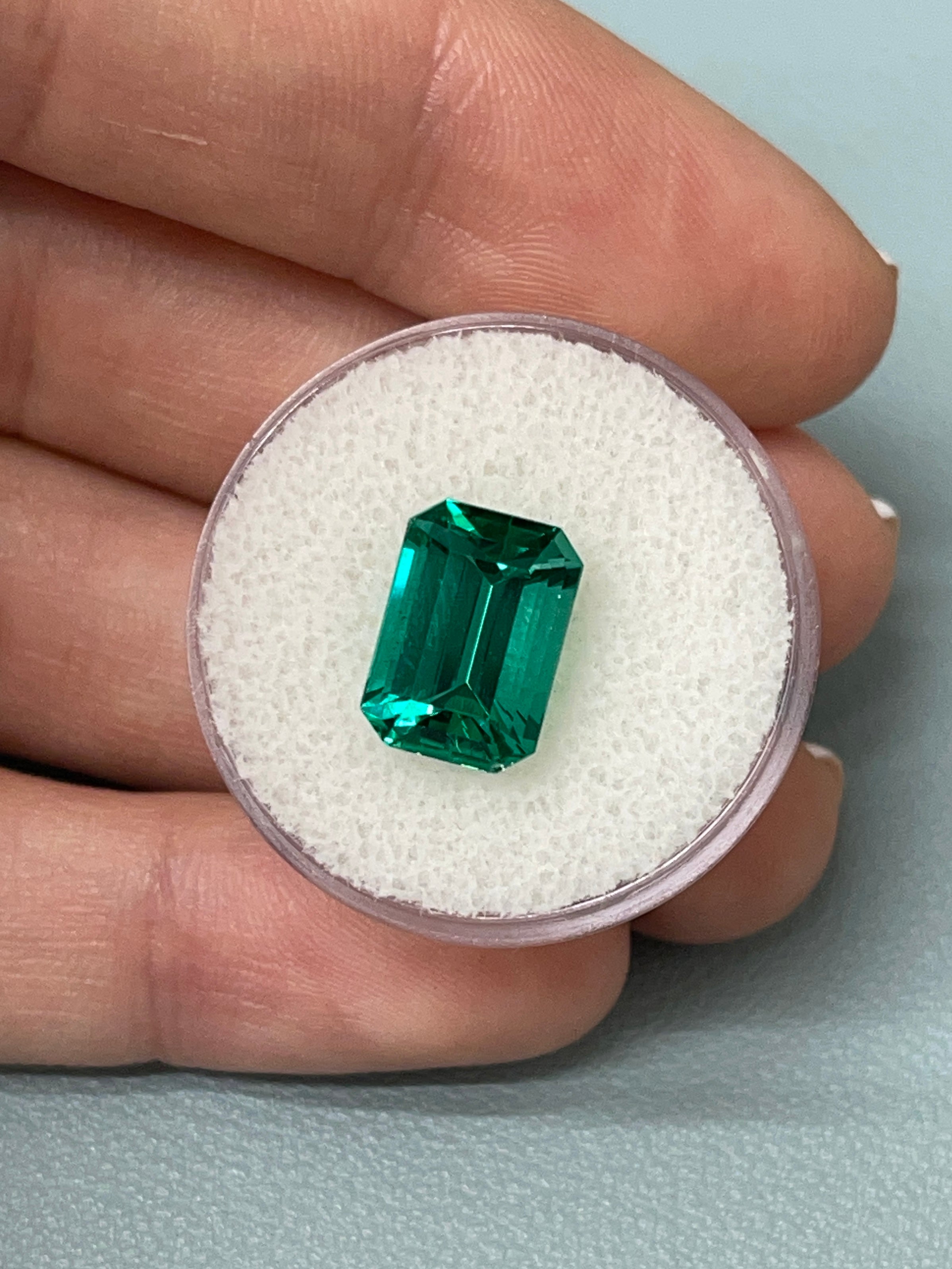 4.10 Carat AAA+ Crystal Clean Vivid Bluish Green Natural Loose Brazilian Emerald