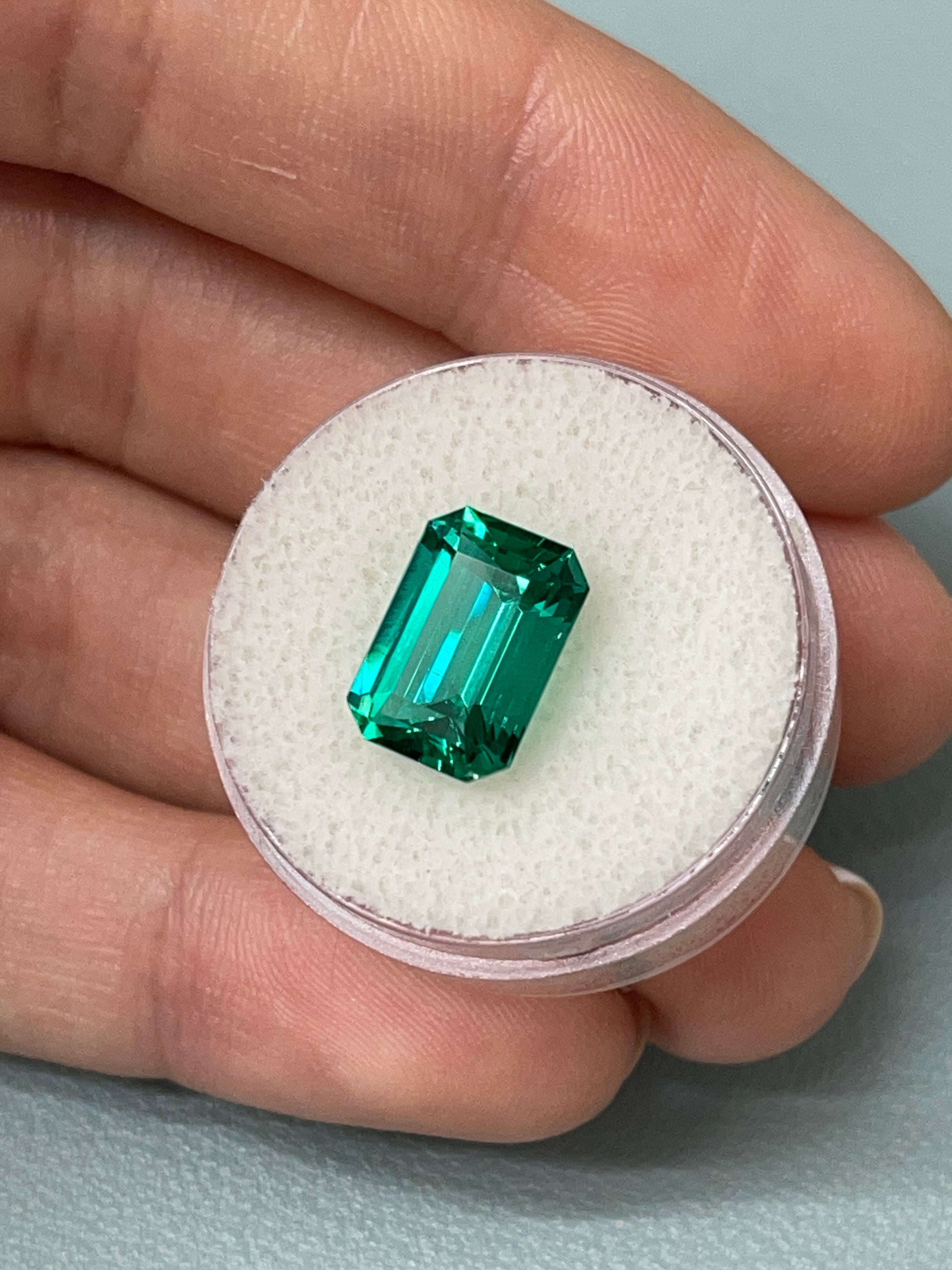 4.10 Carat AAA+ Crystal Clean Vivid Bluish Green Natural Loose Brazilian Emerald