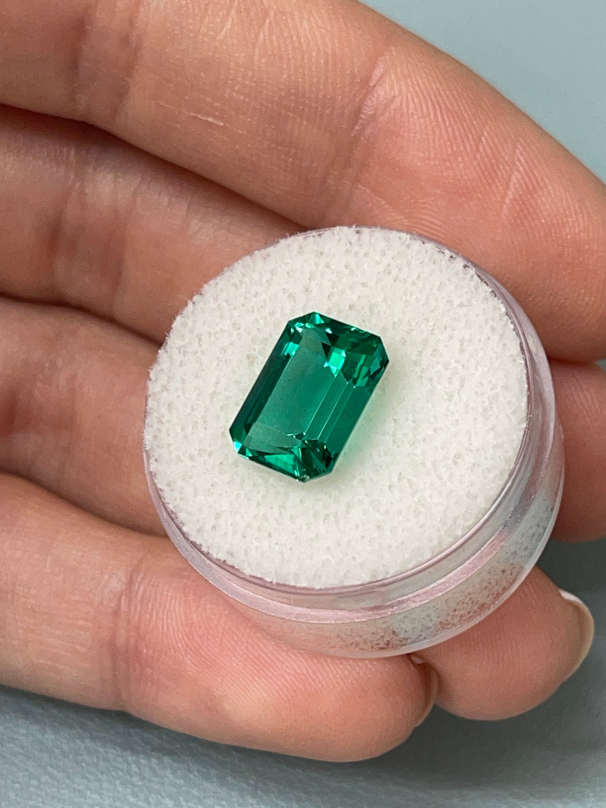 4.10 Carat AAA+ Crystal Clean Vivid Bluish Green Natural Loose Brazilian Emerald