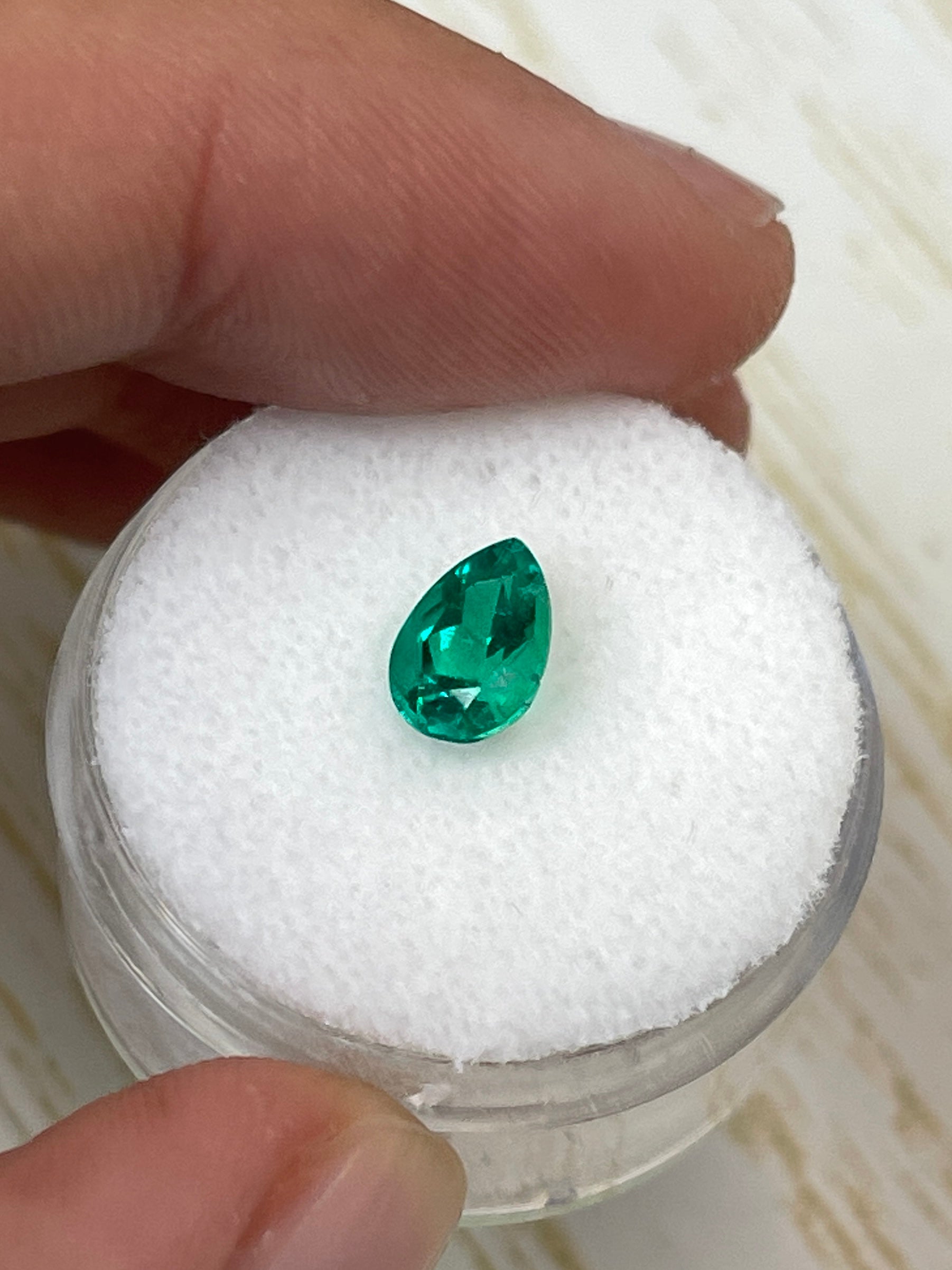 Stunning 1.0 Carat Pear Cut Colombian Emerald - Top Quality