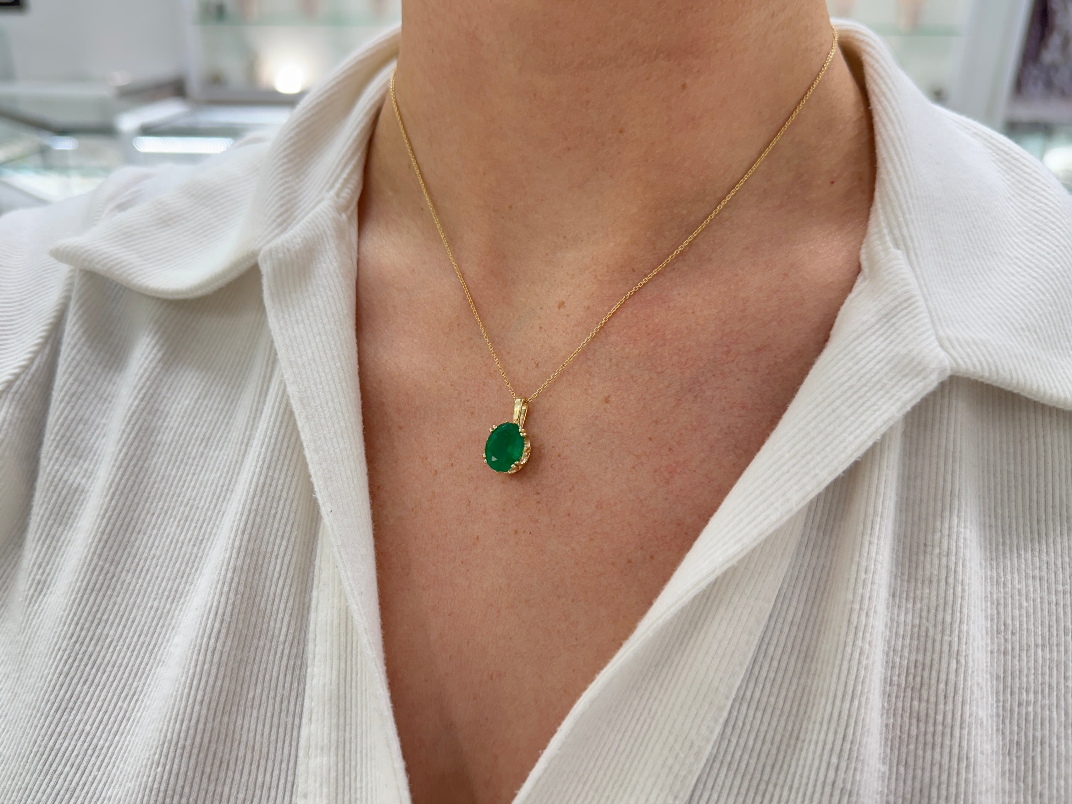 4.30 Carat Deep Green Oval Filigree Necklace 14K Gold