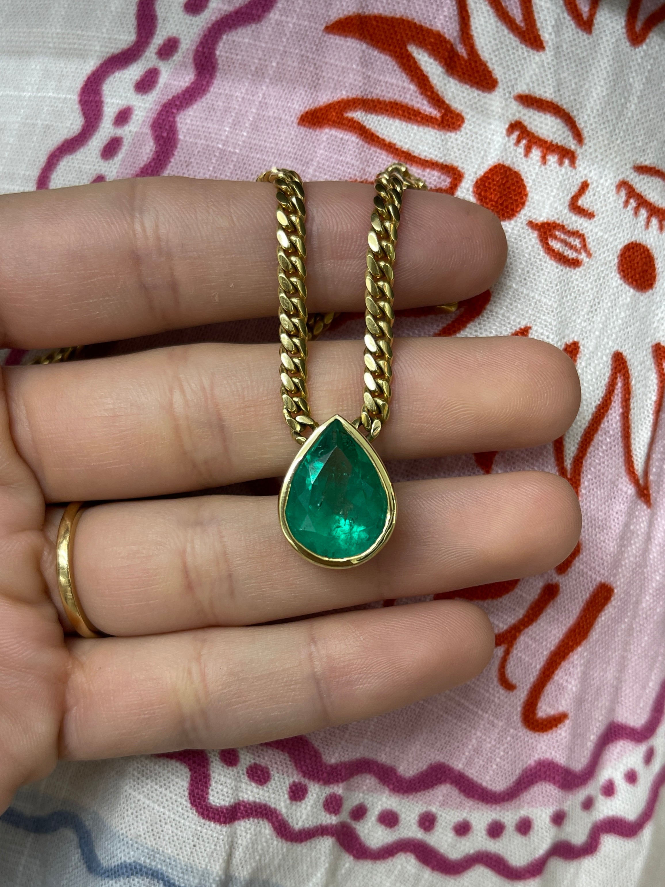 10.80 Carat Vivid Muzo Colombian Emerald Statement Cuban Link Necklace 18K gold