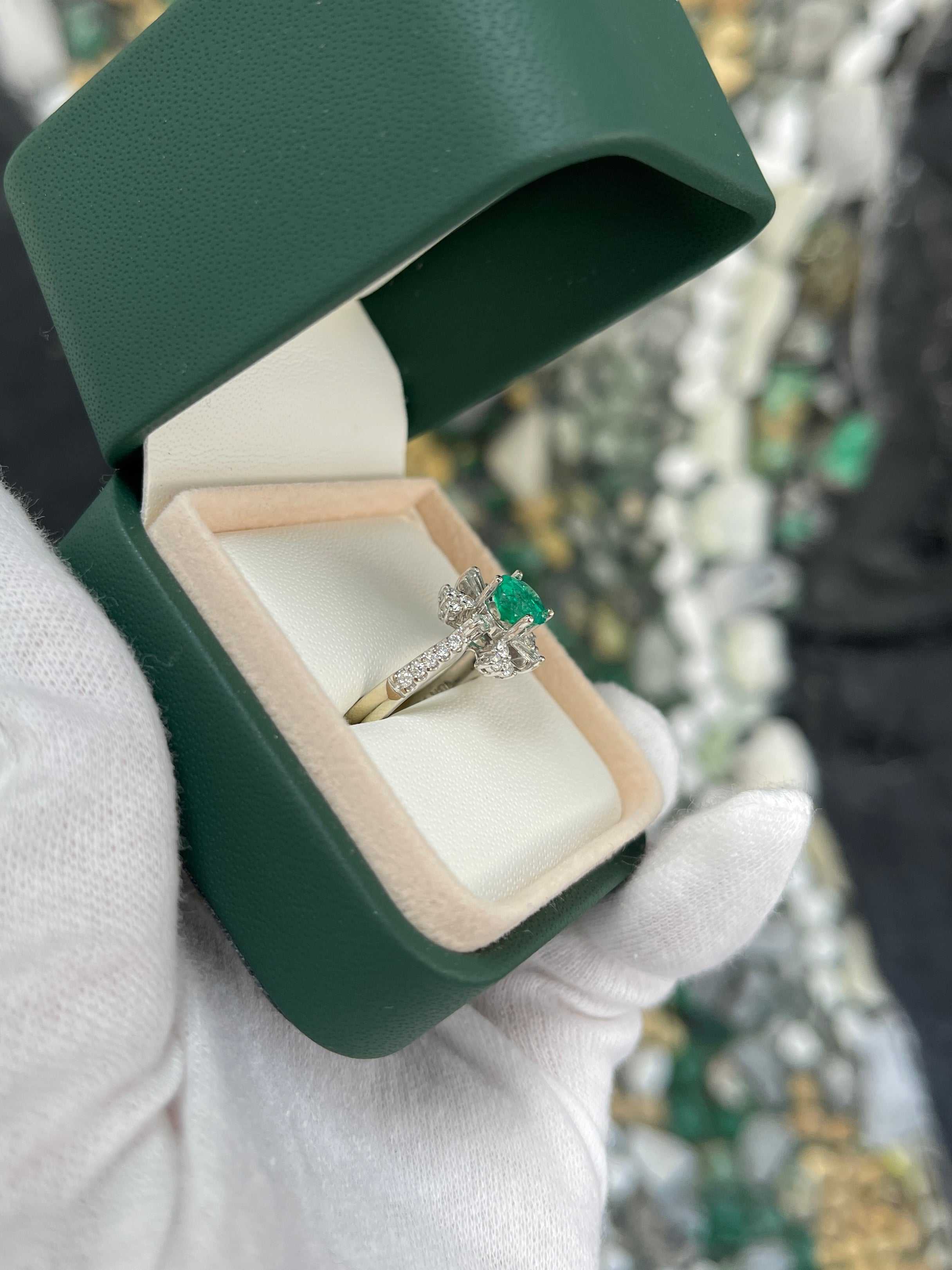 1.50tcw Colombian Emerald & Baguette Diamonds Cocktail Ring 18K