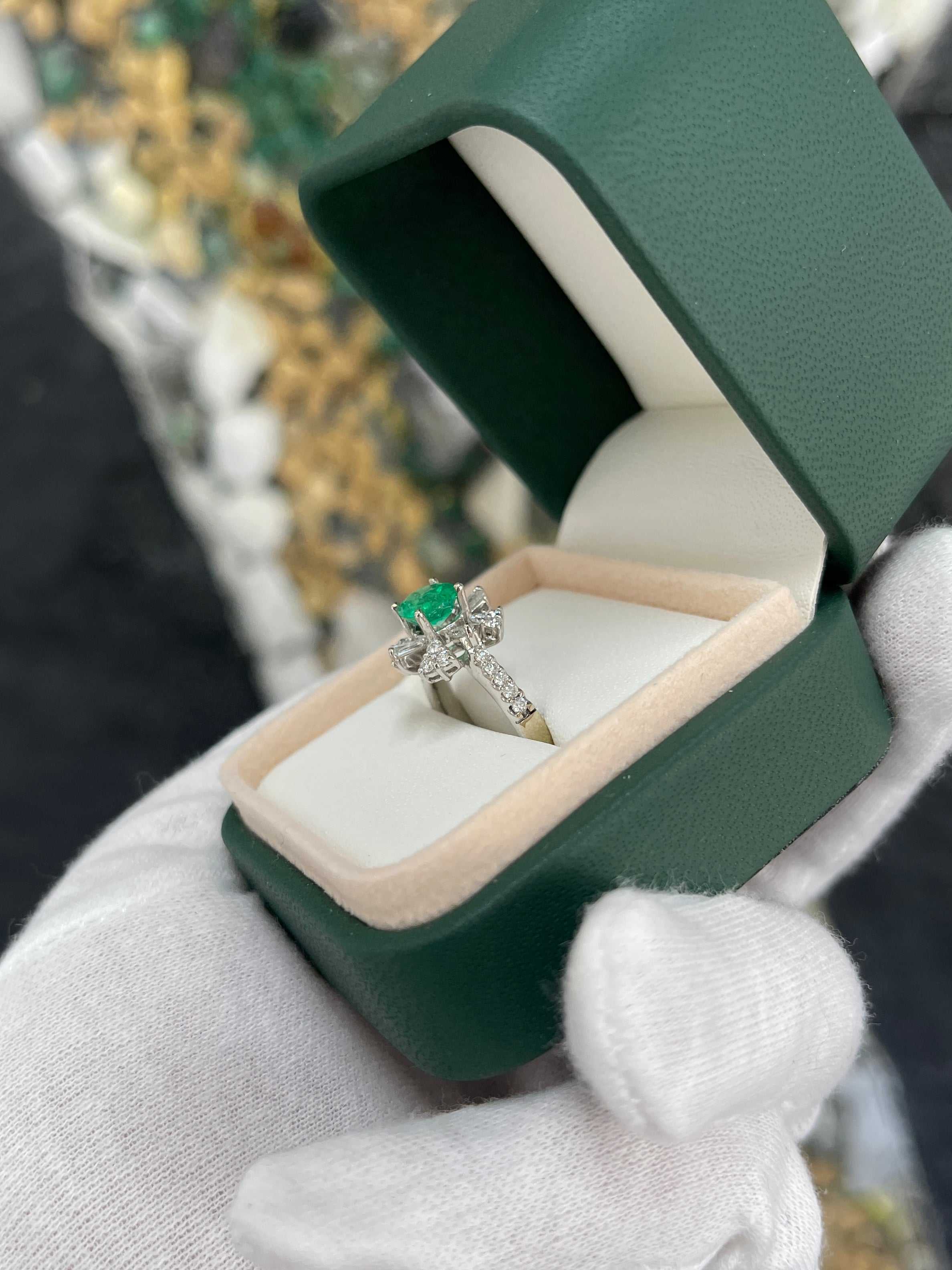 1.50tcw Colombian Emerald & Baguette Diamonds Cocktail Ring 18K