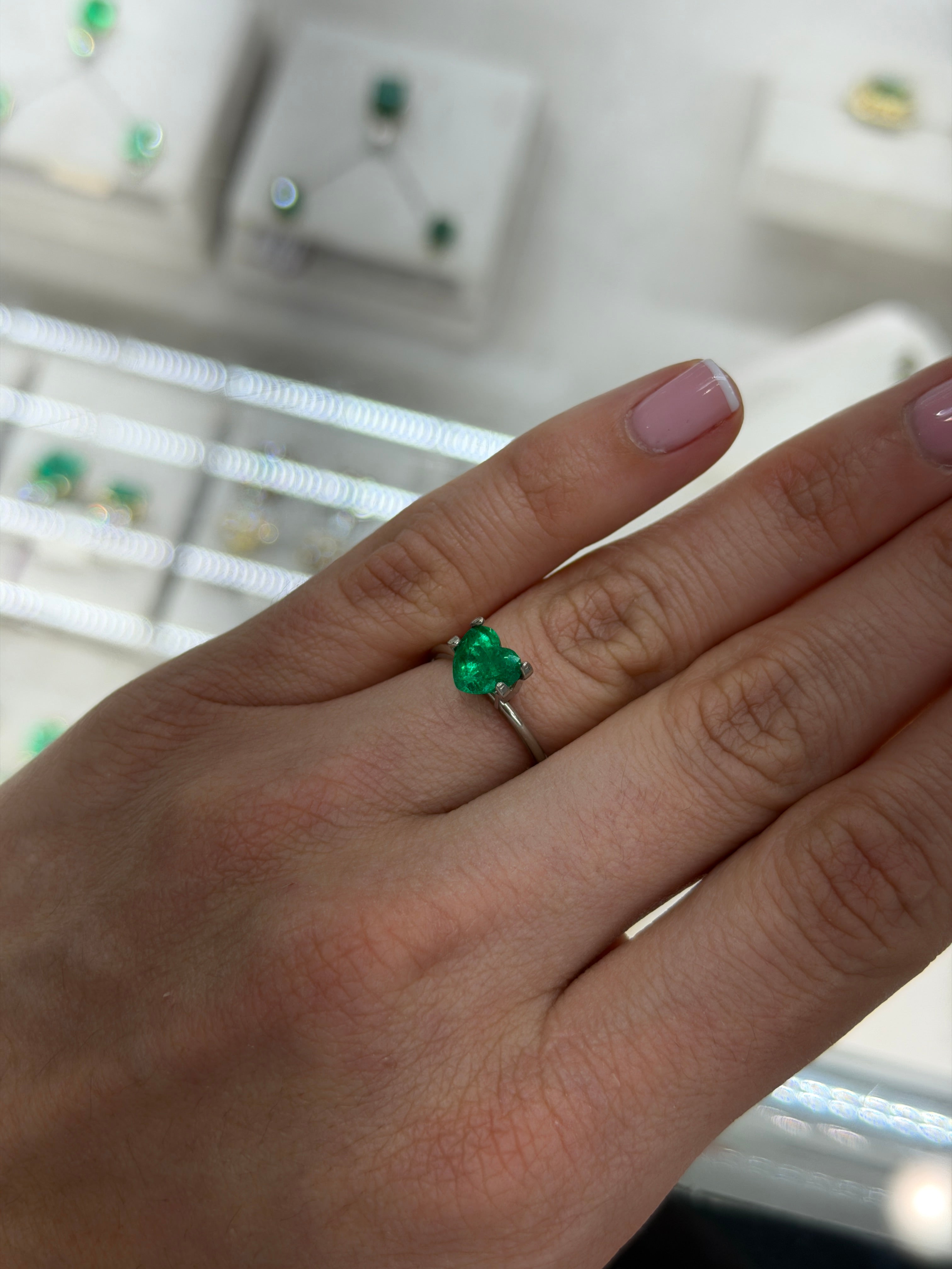 Smeraldo colombiano naturale sfuso da 1,22 carati, 7x7, AAA+, verde Muzo vivido, taglio a cuore