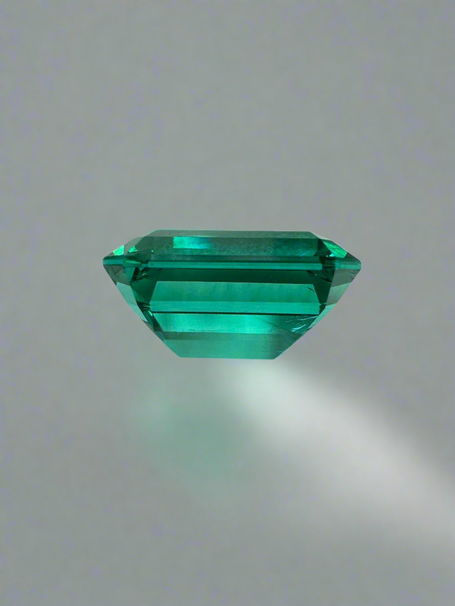 4.10 Carat AAA+ Crystal Clean Vivid Bluish Green Natural Loose Brazilian Emerald