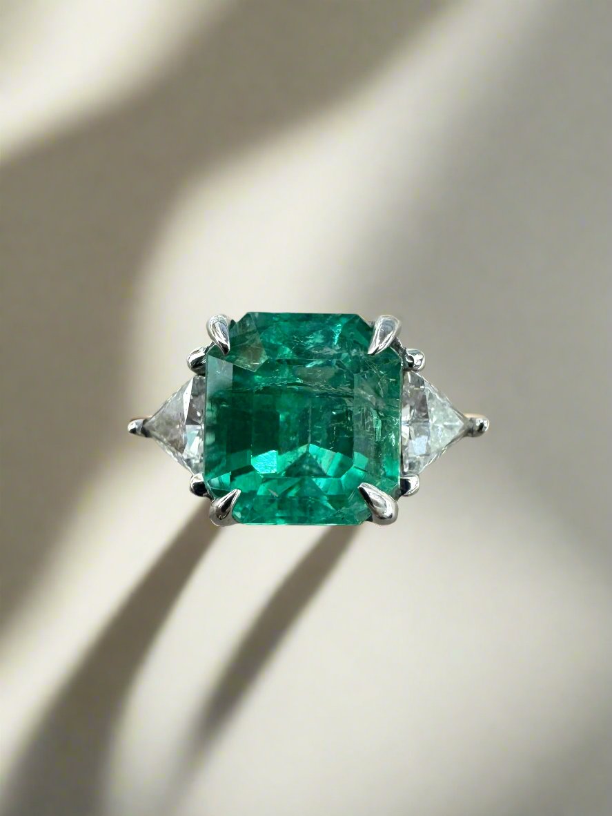 Genuine Emerald Ring popular with Gemstones