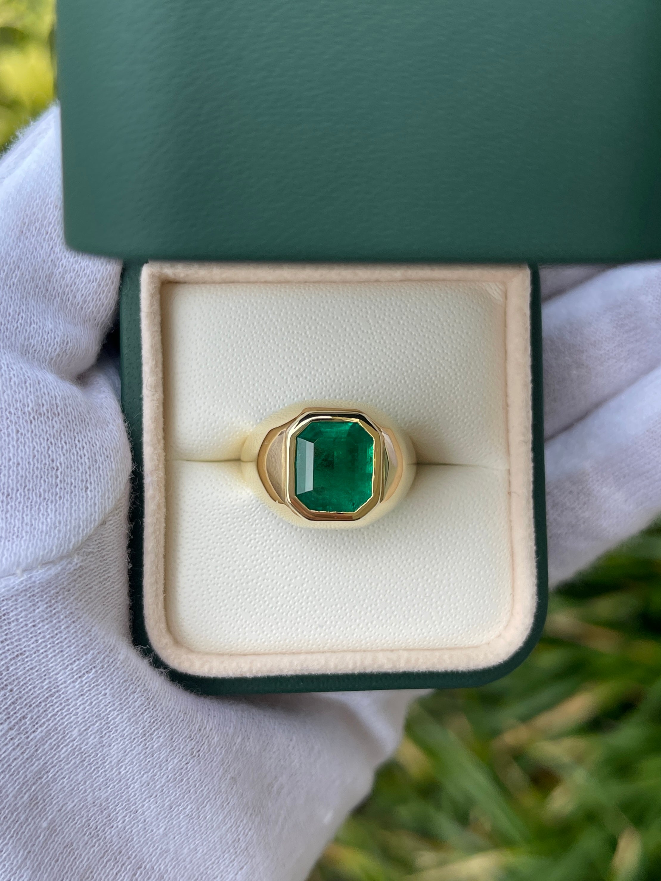 2.90ct 18K Men's Chunky Vivid Dark Green Colombian Emerald Cut Unisex Solitaire Gold Ring