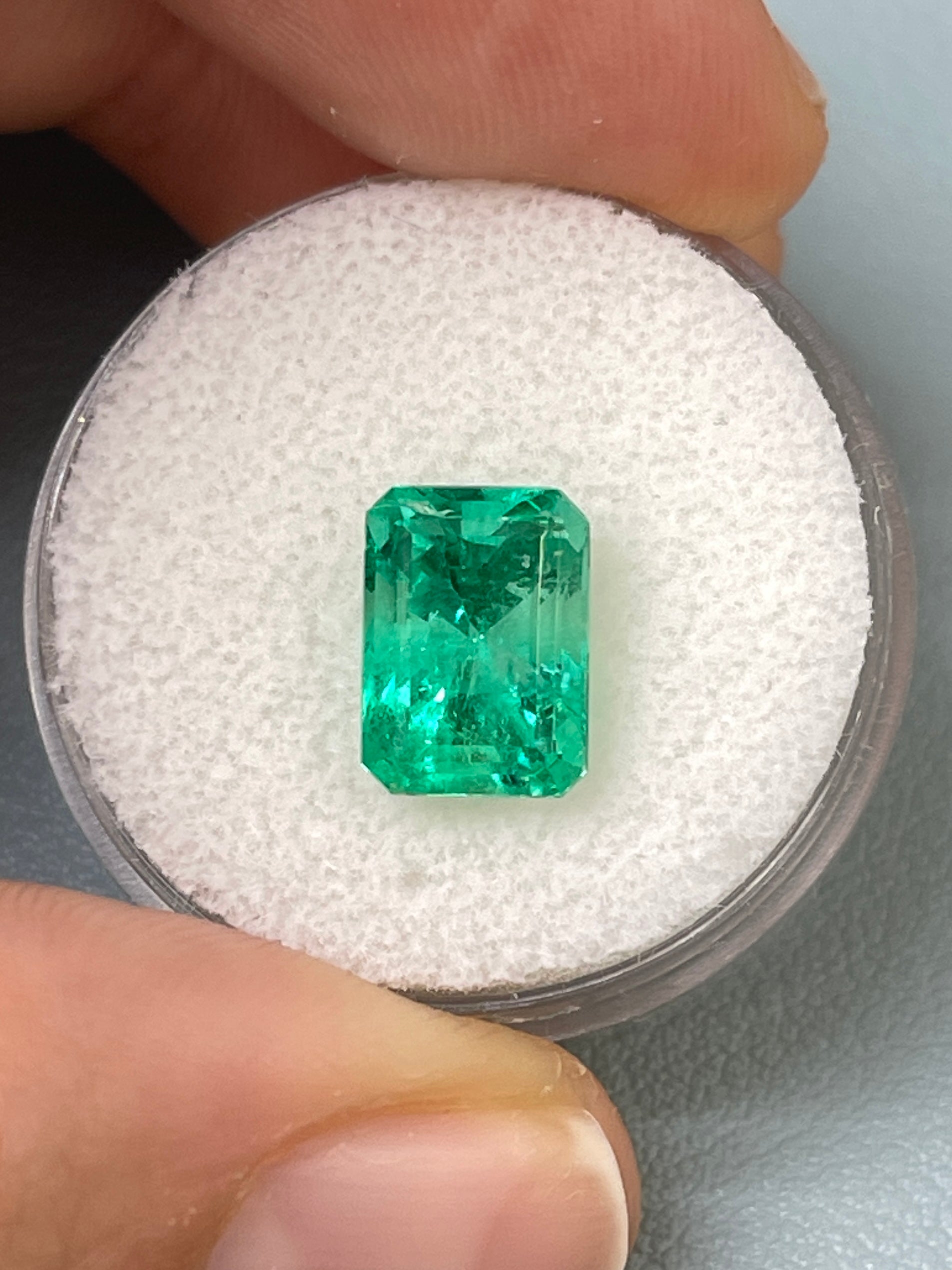 3.14 Carat 10x7.5 Vibrant Muzo Green Natural Loose Colombian Emerald- Radiant Cut - JR Colombian Emeralds