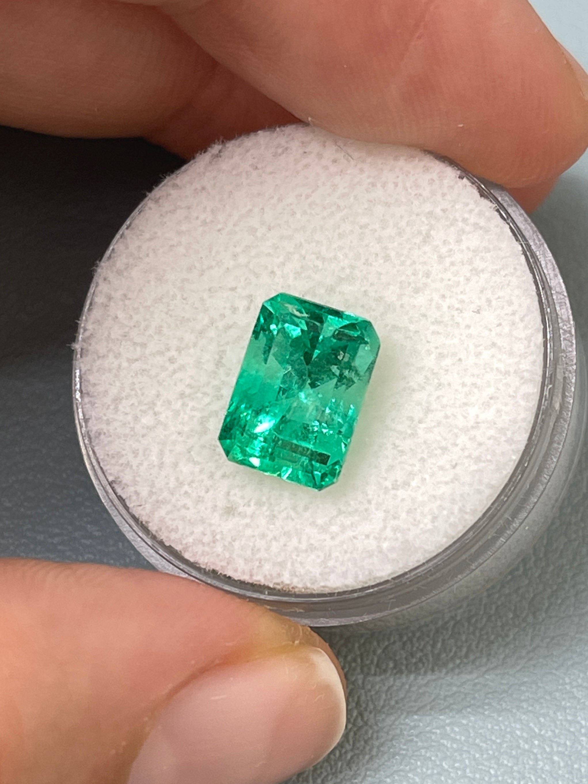 3.14 Carat 10x7.5 Vibrant Muzo Green Natural Loose Colombian Emerald- Radiant Cut - JR Colombian Emeralds