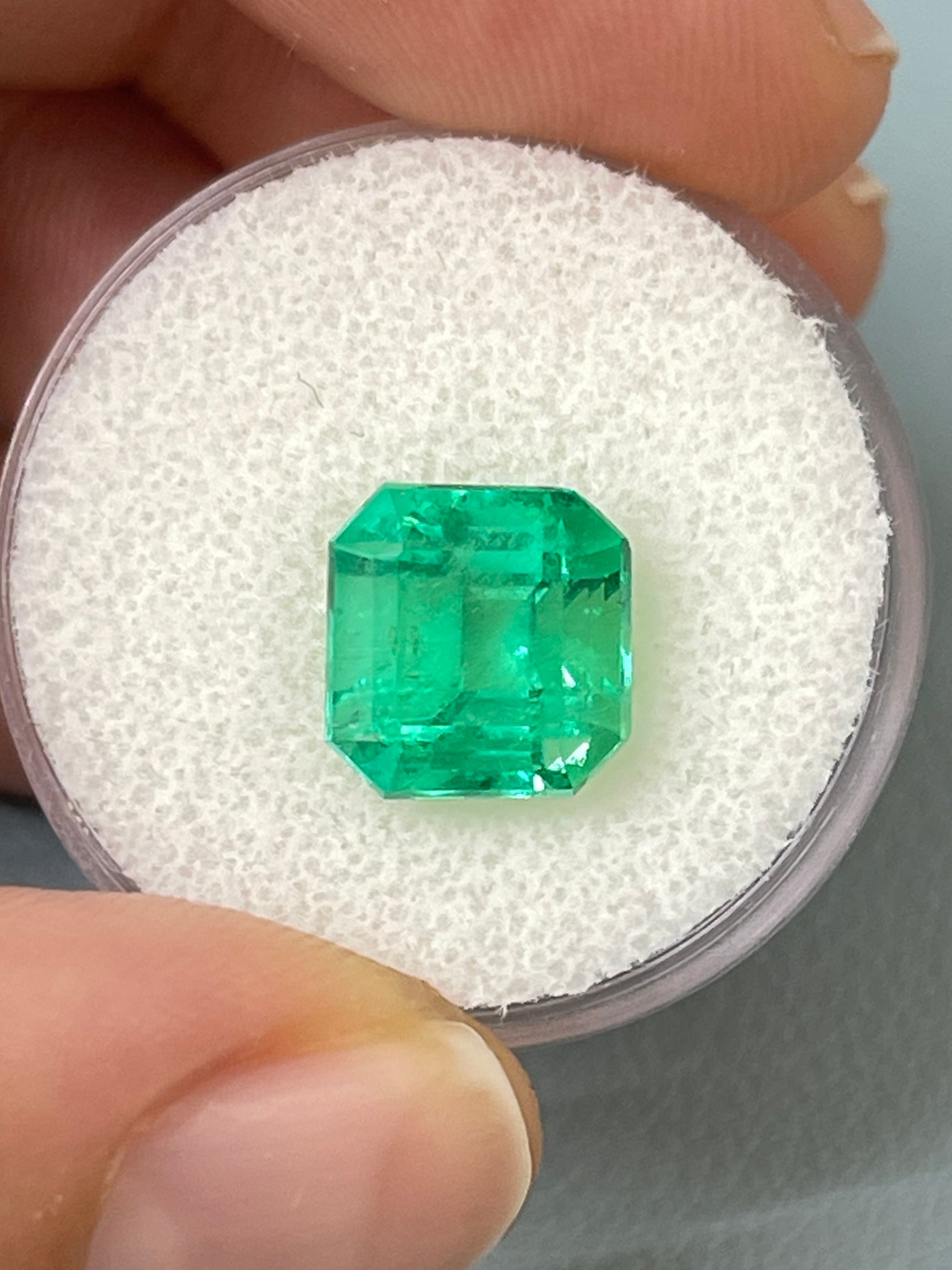 4.03 Carat 9.5x9.5 Electric Muzo Green Loose Colombian Emerald-Asscher Cut - JR Colombian Emeralds