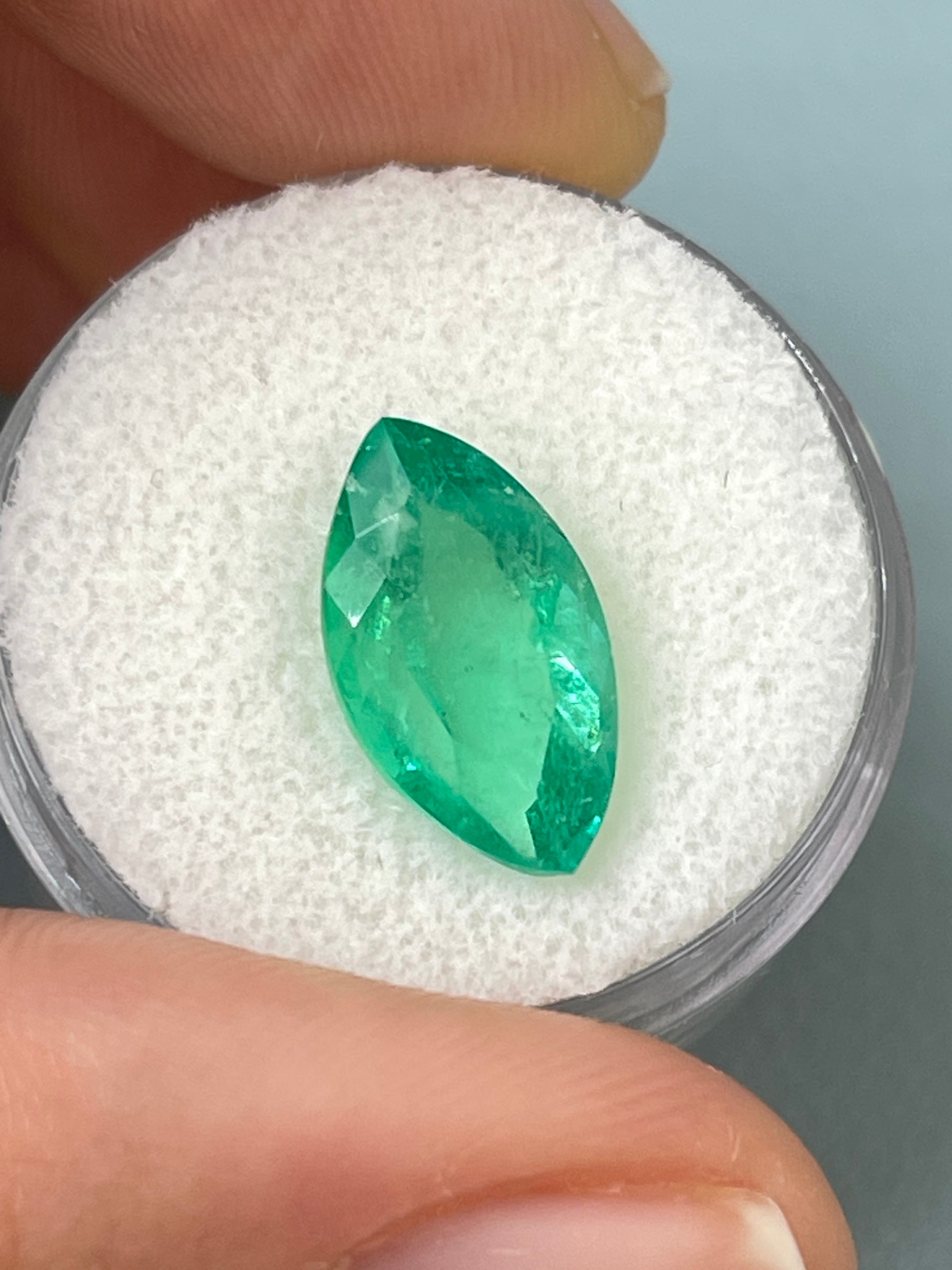 4.31cts 15x9 Natural Colombian Green Emerald Marquise - JR Colombian Emeralds