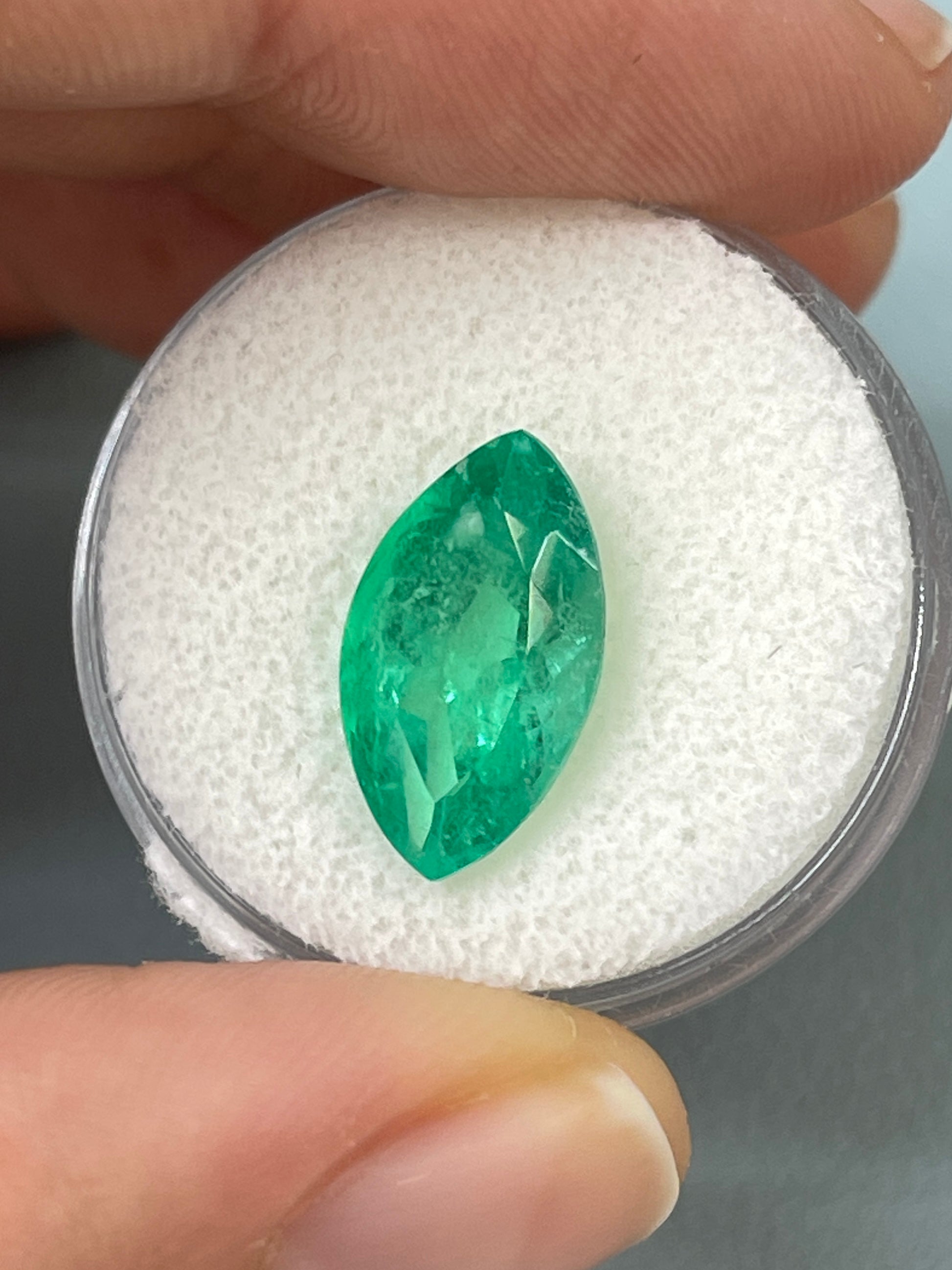 4.31cts 15x9 Natural Colombian Green Emerald Marquise - JR Colombian Emeralds