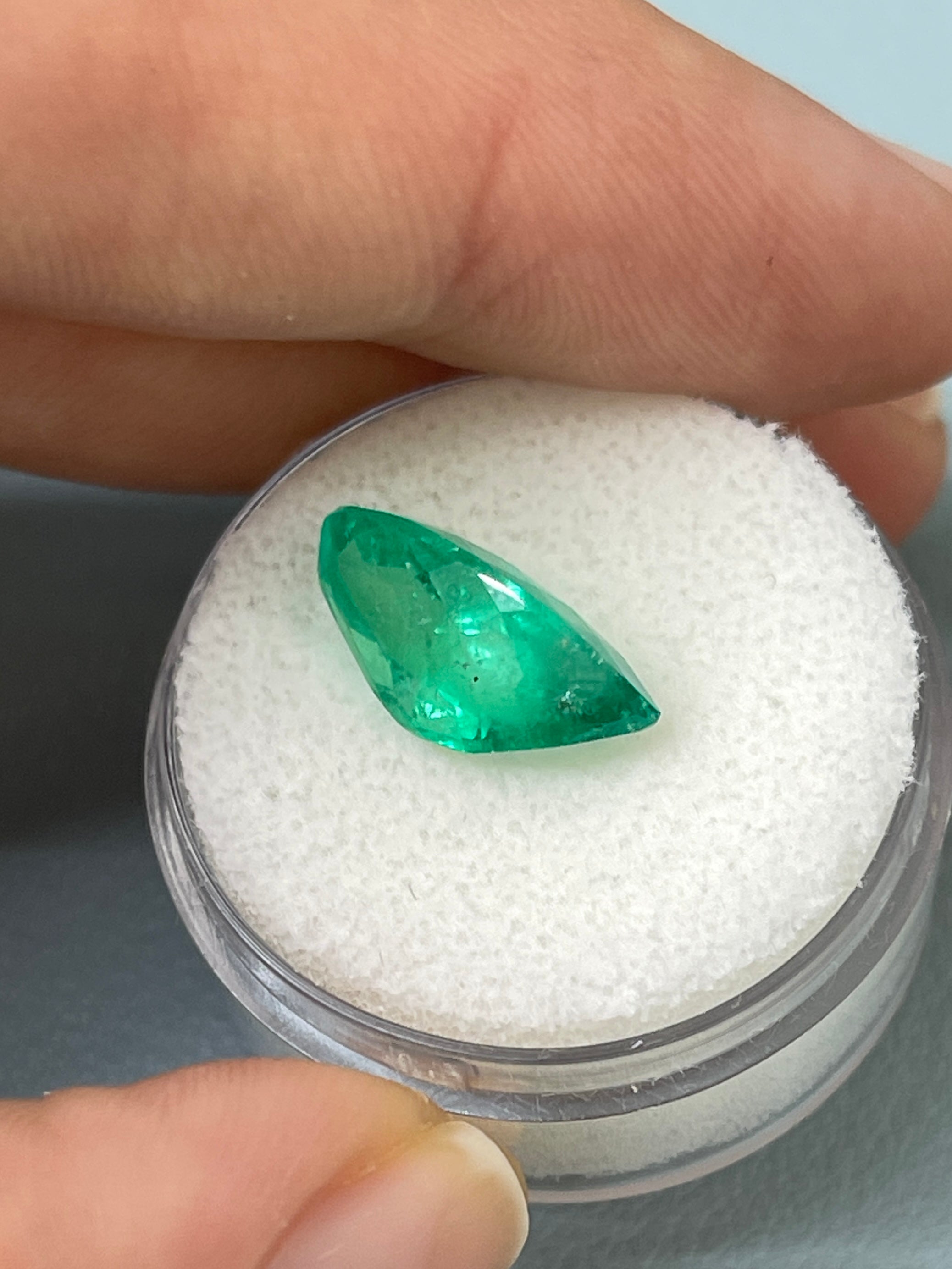 4.31cts 15x9 Natural Colombian Green Emerald Marquise - JR Colombian Emeralds