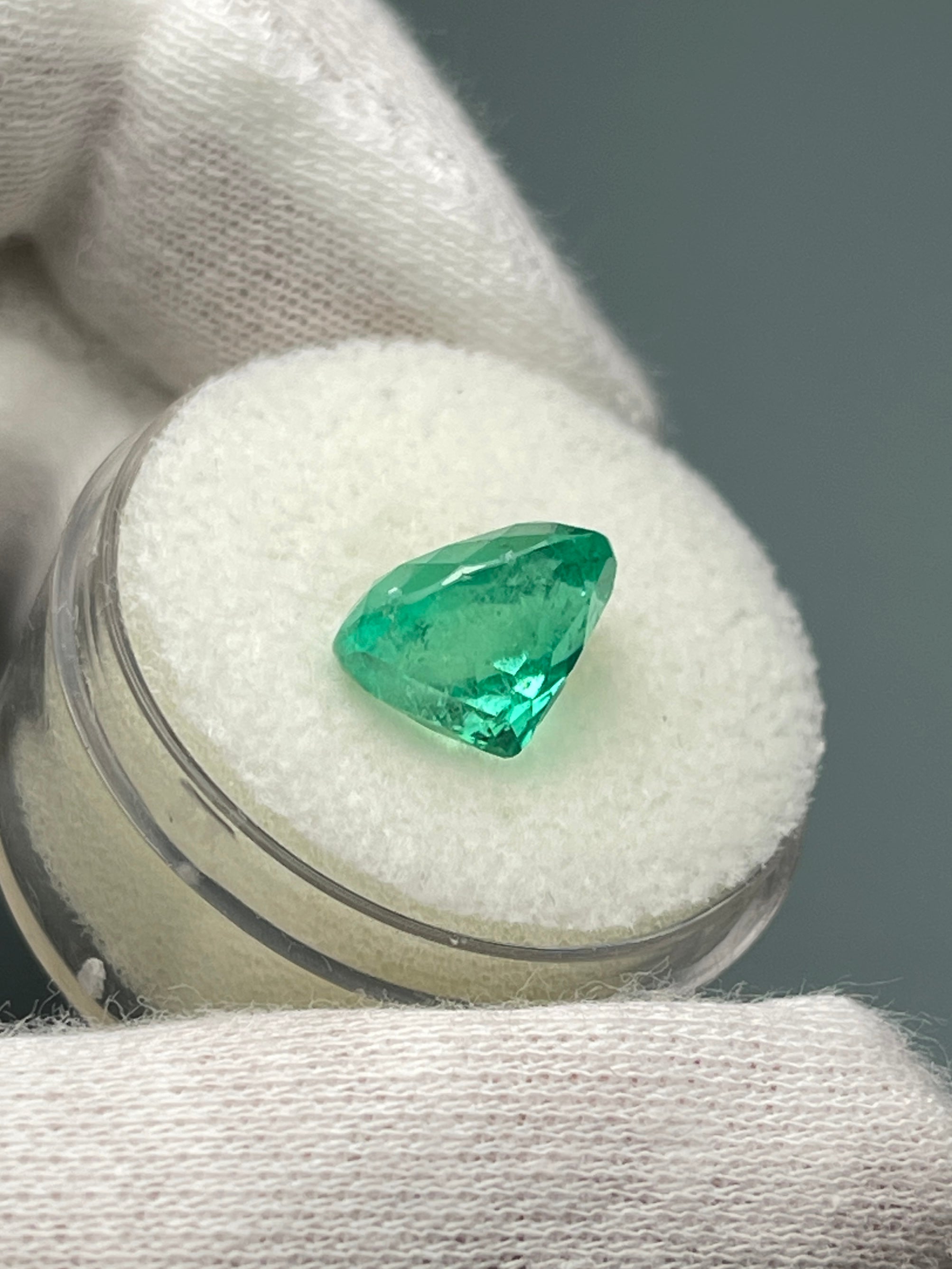 4.03 Carat 11x8 Pure Green Loose Colombian Emerald-Oval Cut