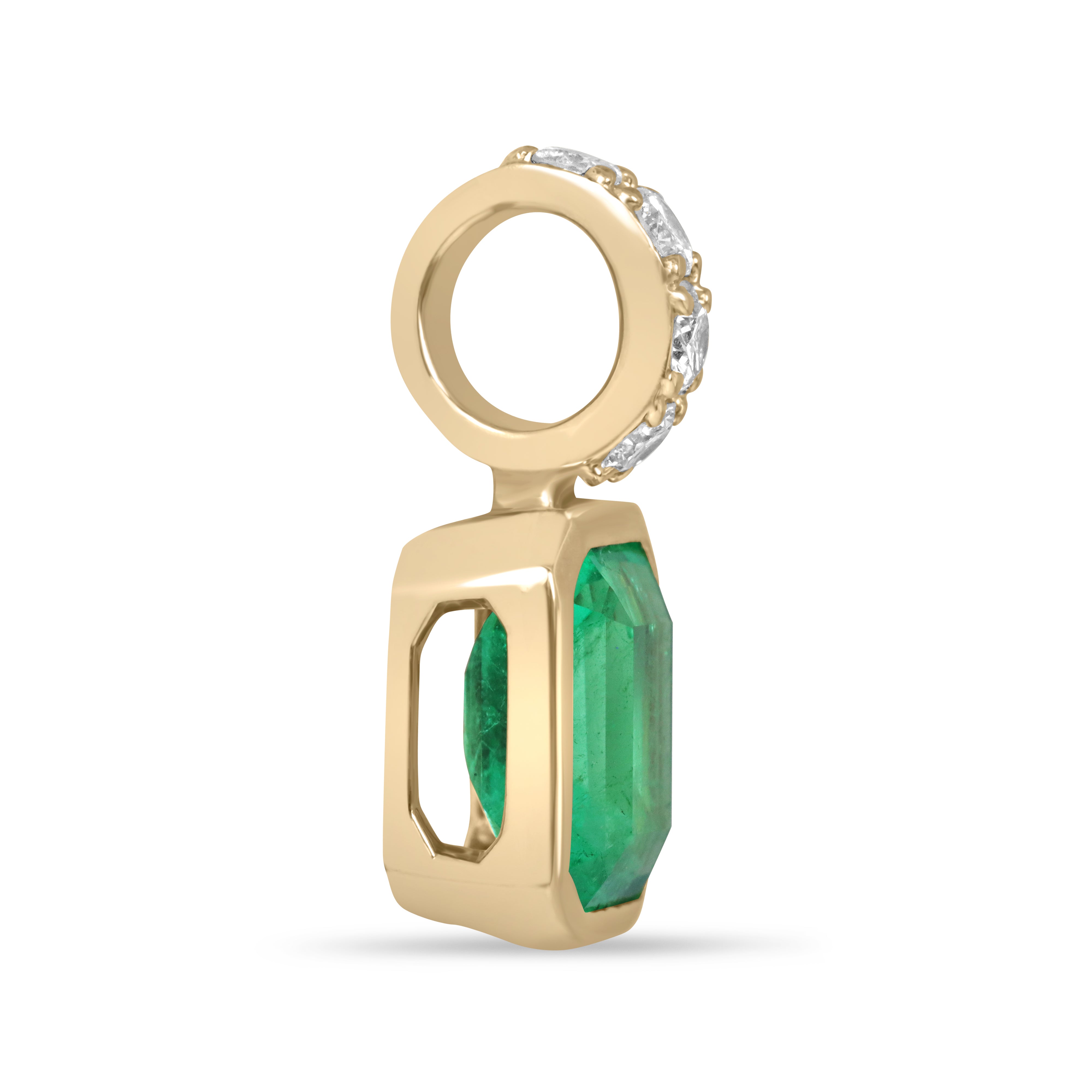 Ciondolo con smeraldo colombiano e diamanti incastonati a castone, 9,22 carati, su cordoncino in pelle color cioccolato, 18 carati