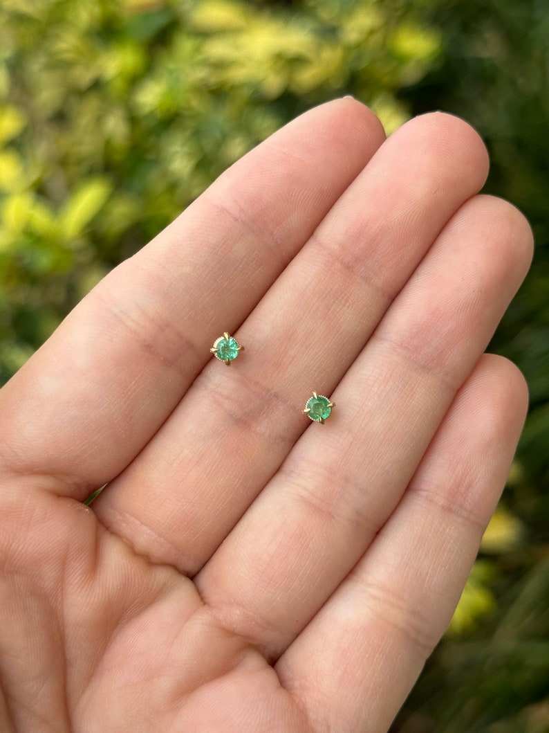 0.30tcw Natural Round Cut Emerald Baby Petite Claw Prong Unisex 3.5mm 