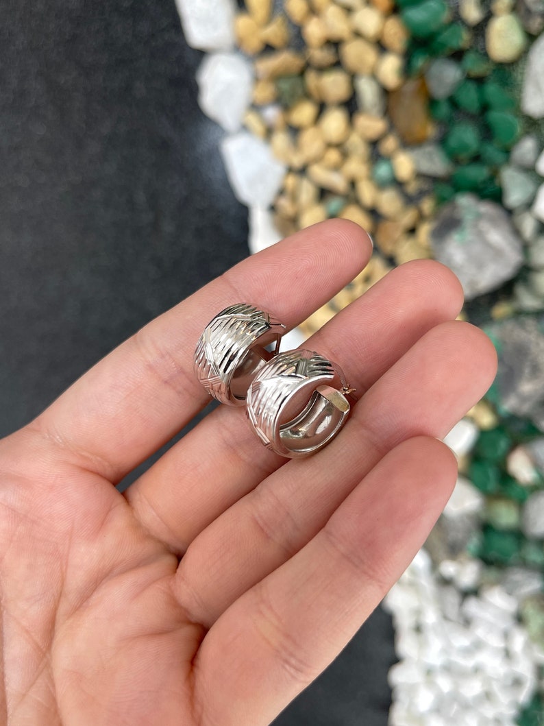 Colombian Emerald 18K white gold hoop earrings with 10mm thickness, zig zag V vertical stripe design, lightweight jewelry.