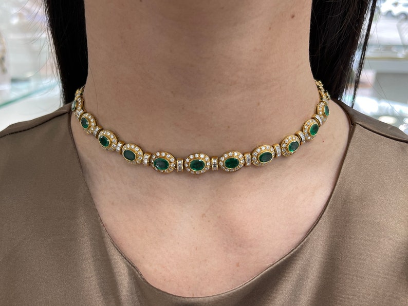 Vivid green oval-cut emerald and diamond choker necklace in 18K gold, featuring Colombian Emerald brand on a luxurious design.