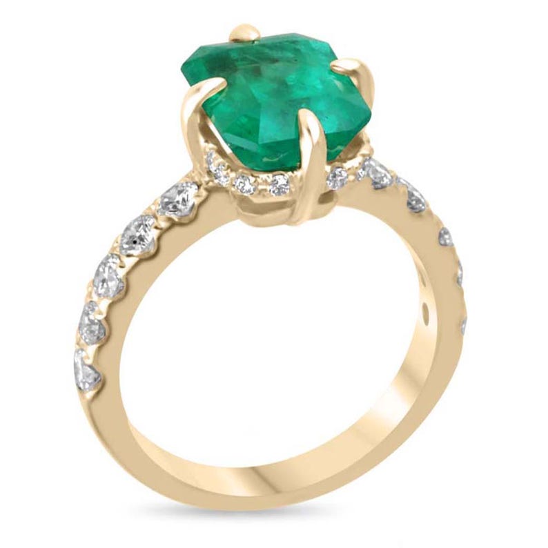 Elegant 18K Gold Engagement Ring with 4.43ct Colombian Emerald and Concealed Diamond Halo