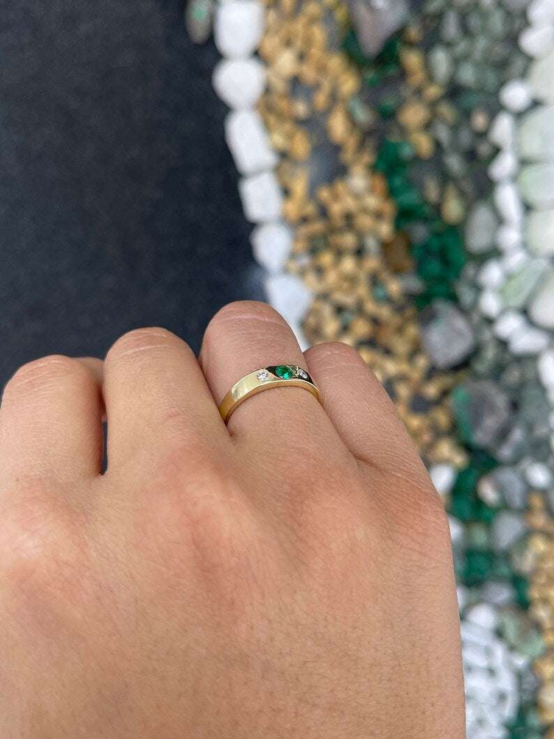 0.32tcw Medium Dark Green Round Cut Emerald & Diamond Three Stone Band 14K - JR Colombian Emeralds